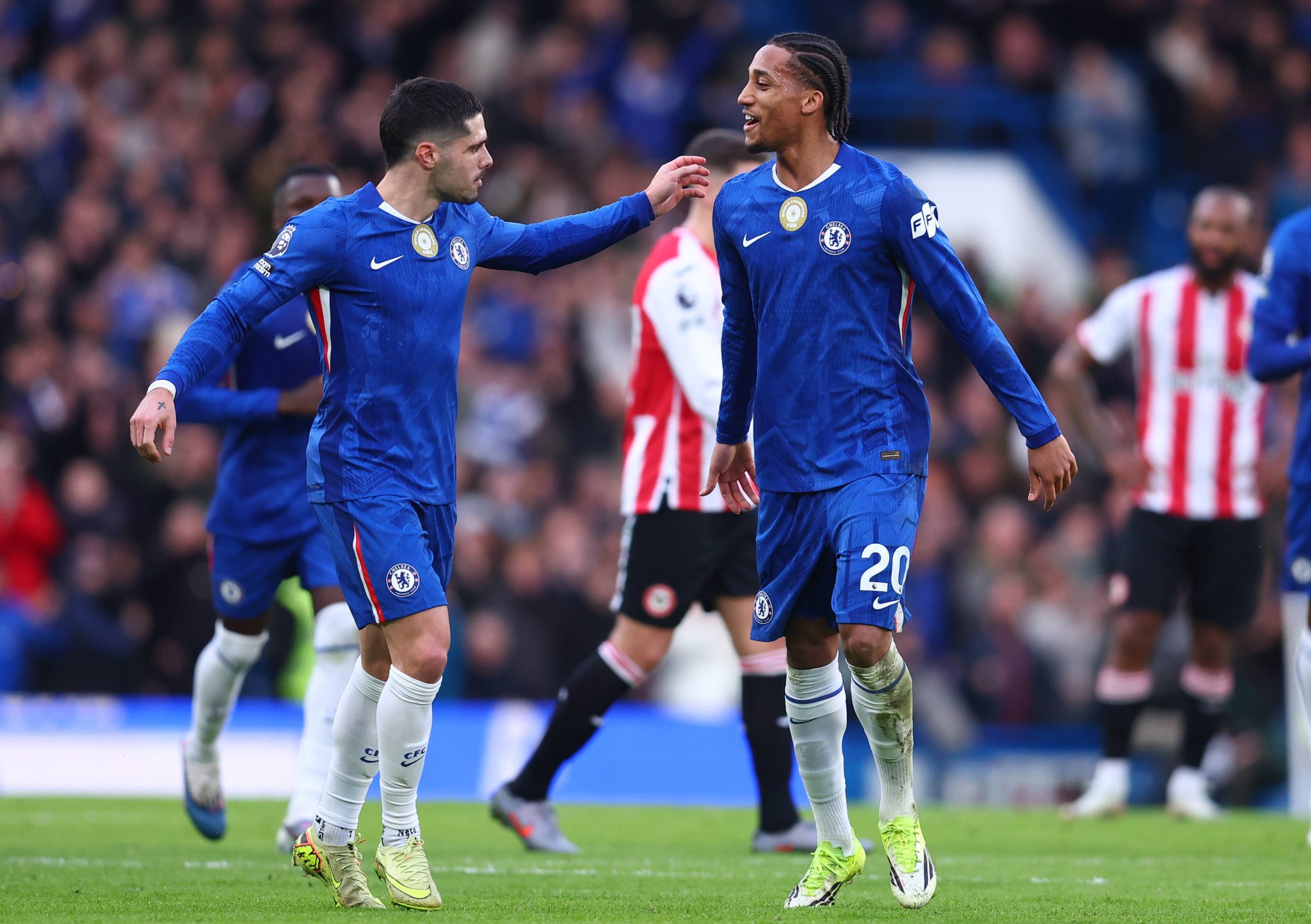 Jo&atilde;o Pedro celebra gol no Chelsea