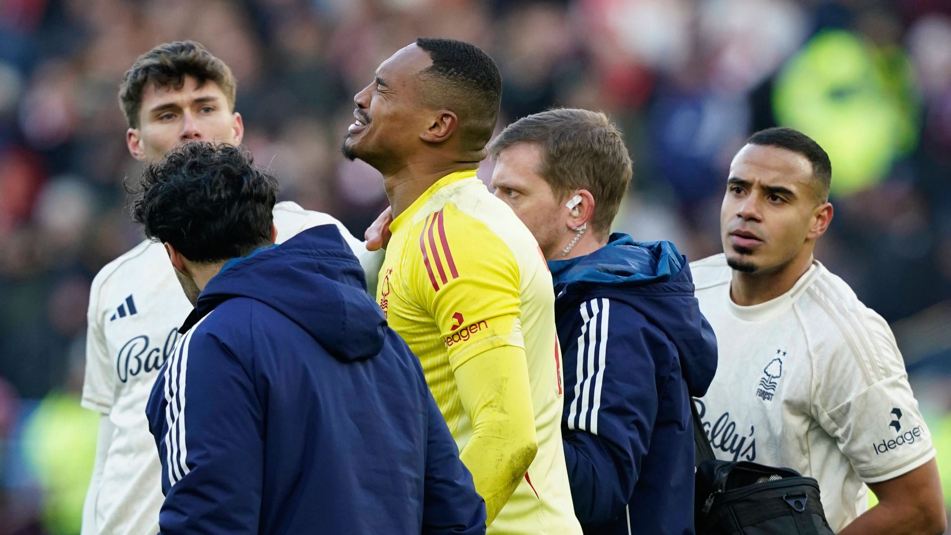 &lsquo;Decis&atilde;o terr&iacute;vel&rsquo;: Brasileiro comete erro bizarro e complica o Forest na Premier League