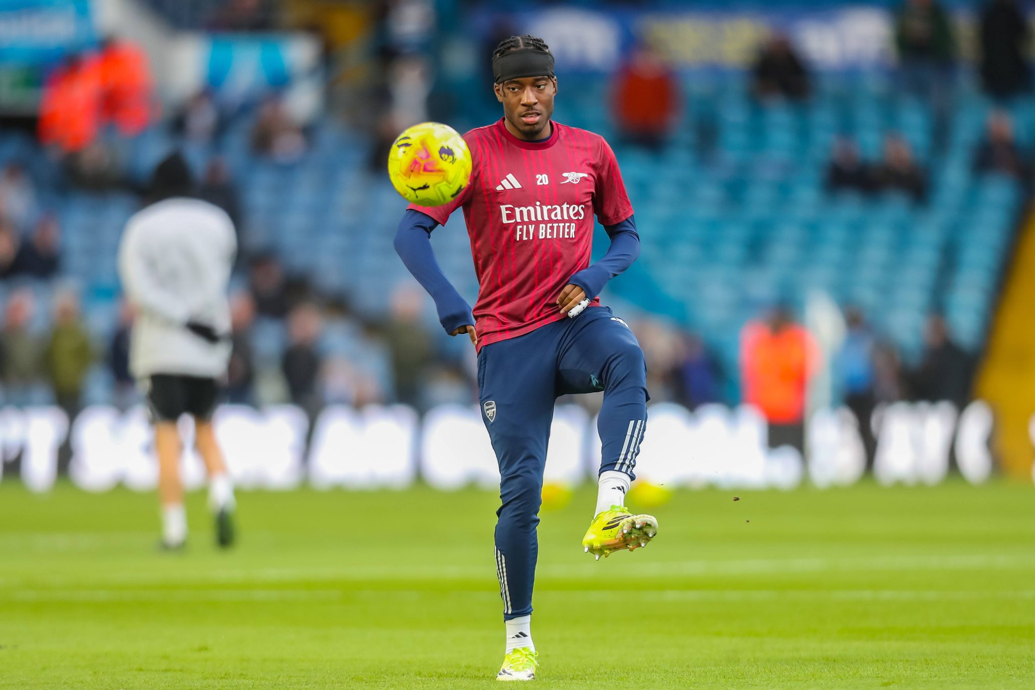 Madueke em aquecimento de Leeds x Arsenal