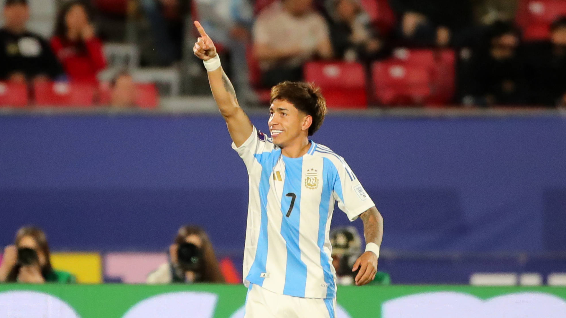 Antigo alvo do Cruzeiro, &lsquo;novo Julian &Aacute;lvarez&rsquo; define futuro em transfer&ecirc;ncia de R$ 34 milh&otilde;es