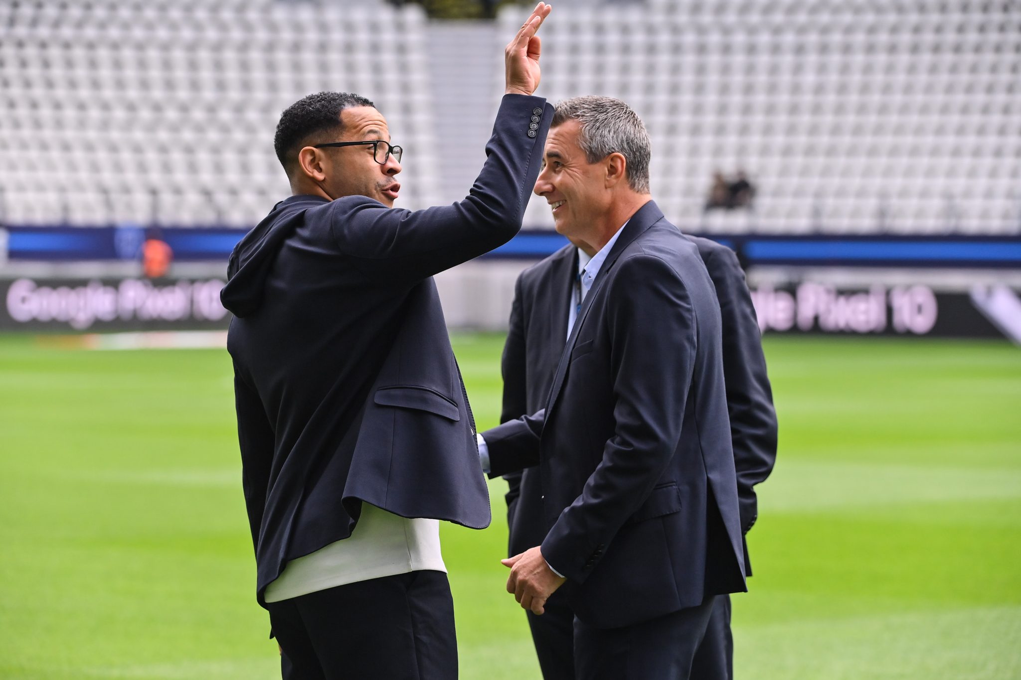 Marc Keller, presidente do Strasbourg, com Liam Rosenior