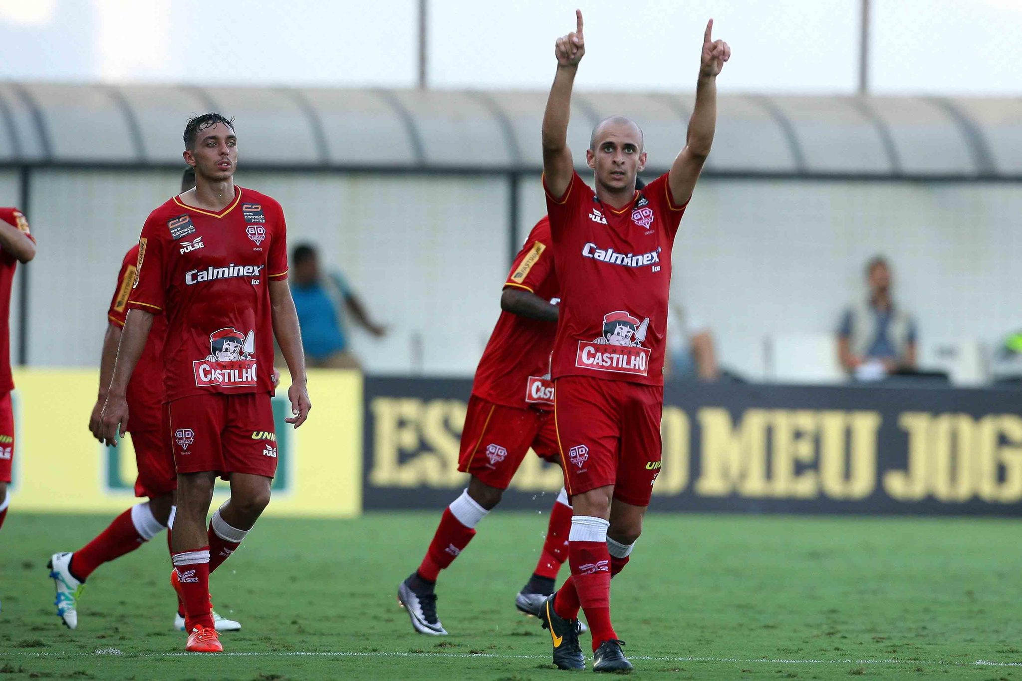 Welington, do Audax, comemora gol pelo clube