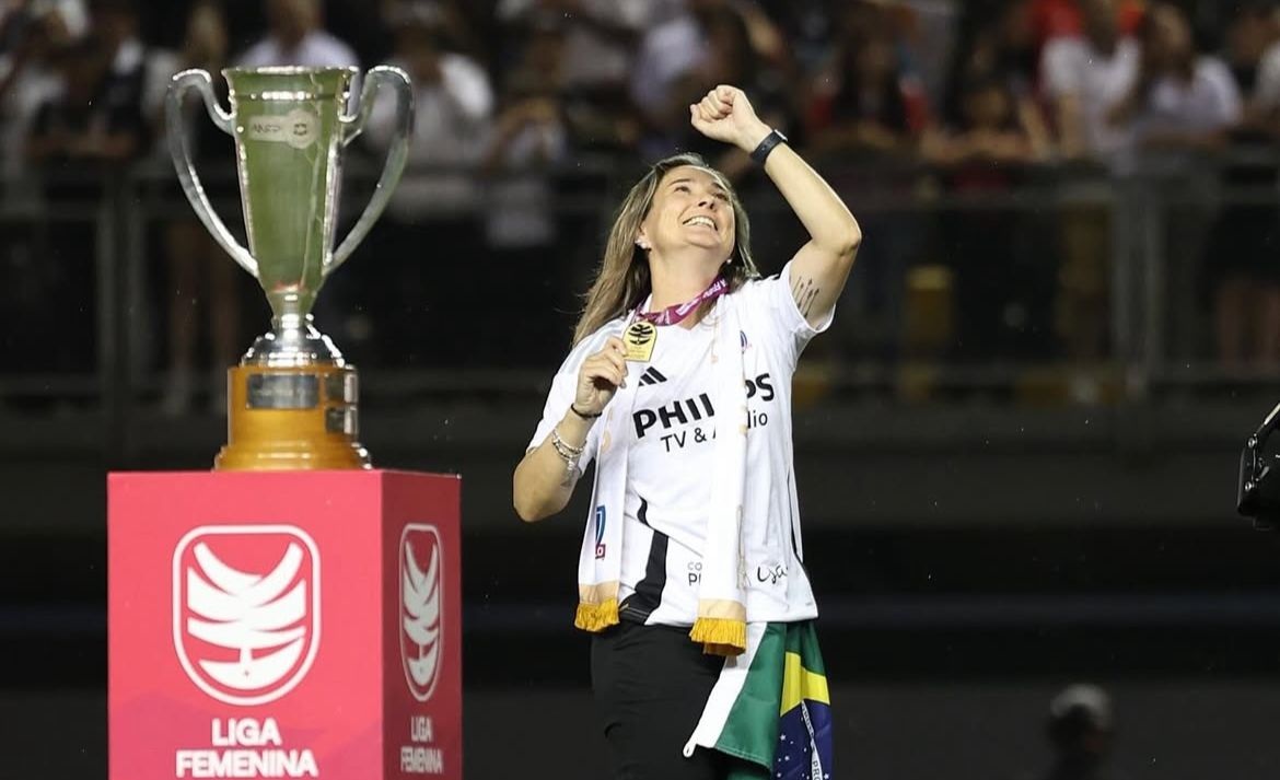 T&iacute;tulos, sonho com Copa e rever&ecirc;ncia no Chile: A reviravolta na temporada das t&eacute;cnicas brasileiras