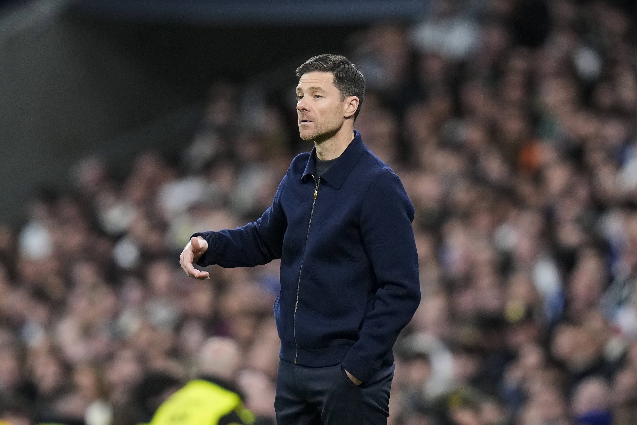 &lsquo;Verdadeiro choque para o elenco&rsquo;: Os bastidores da sa&iacute;da de Xabi Alonso do Real Madrid