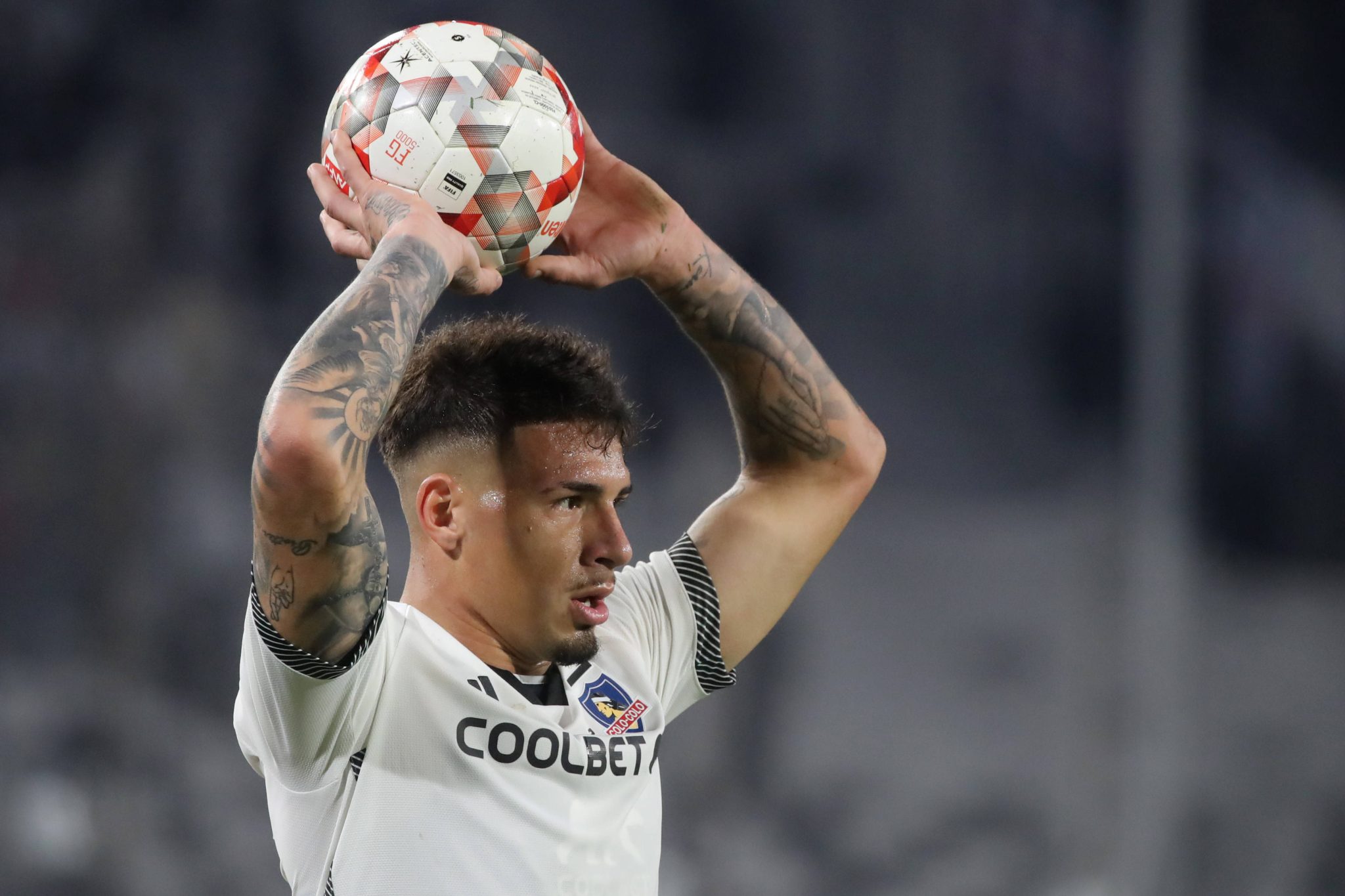 Alan Saldivia em a&ccedil;&atilde;o pelo Colo-Colo