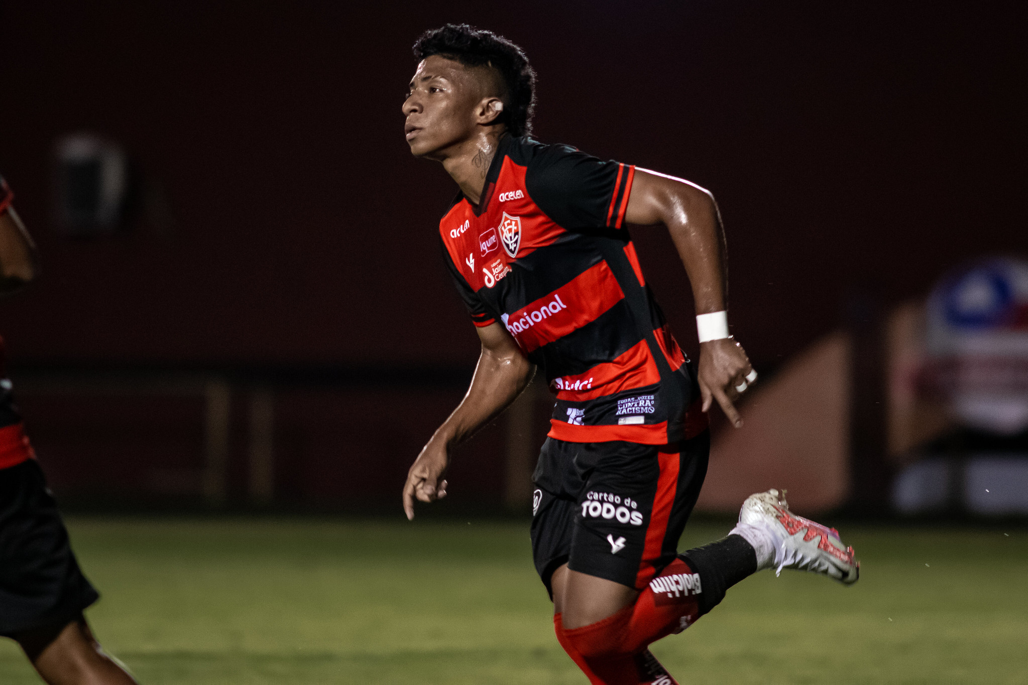 Alisson Santos pelo Vit&oacute;ria (Foto: Pietro Carpi/Vit&oacute;ria)