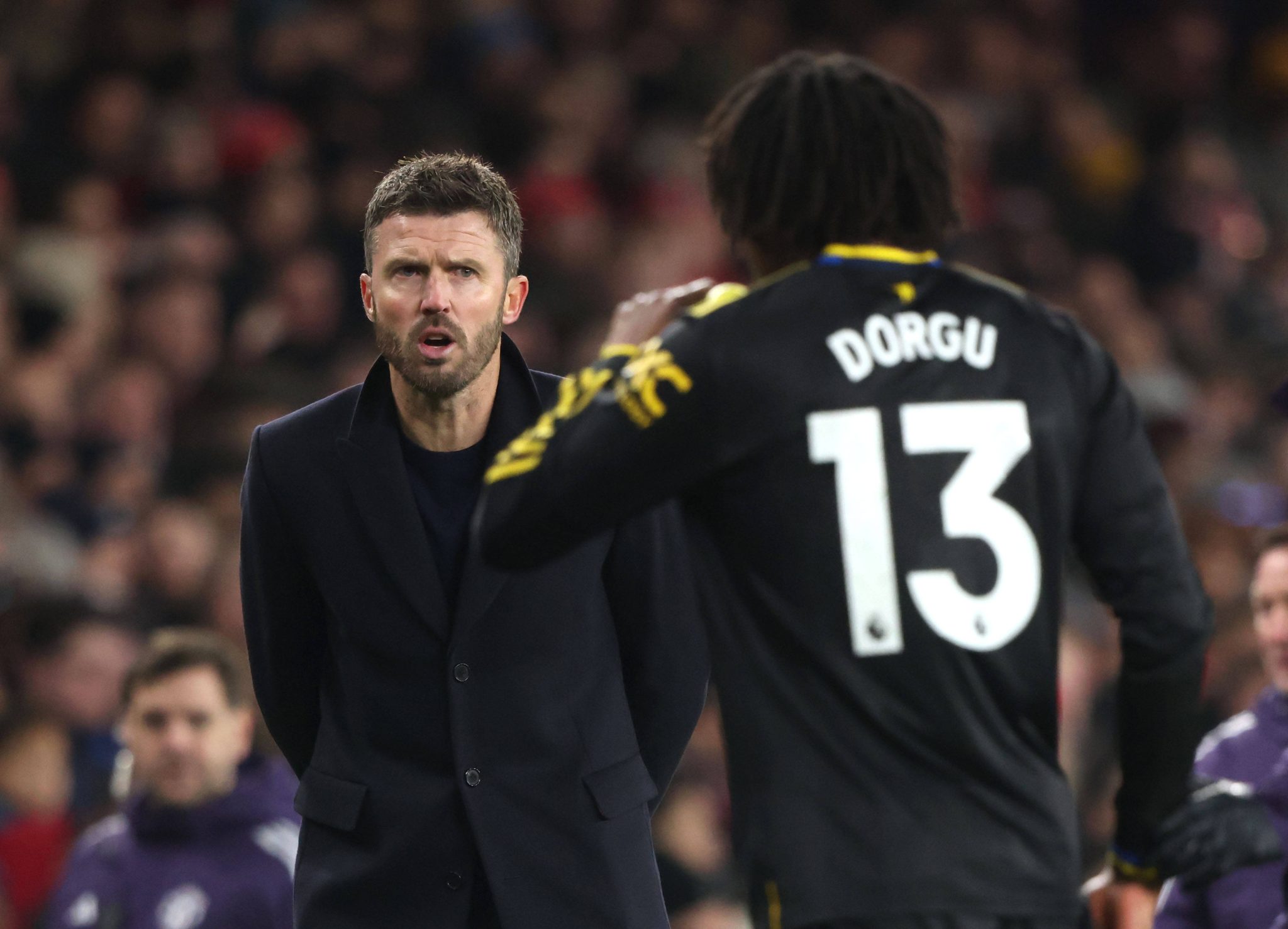 Carrick e Dorgu em jogo do Manchester United