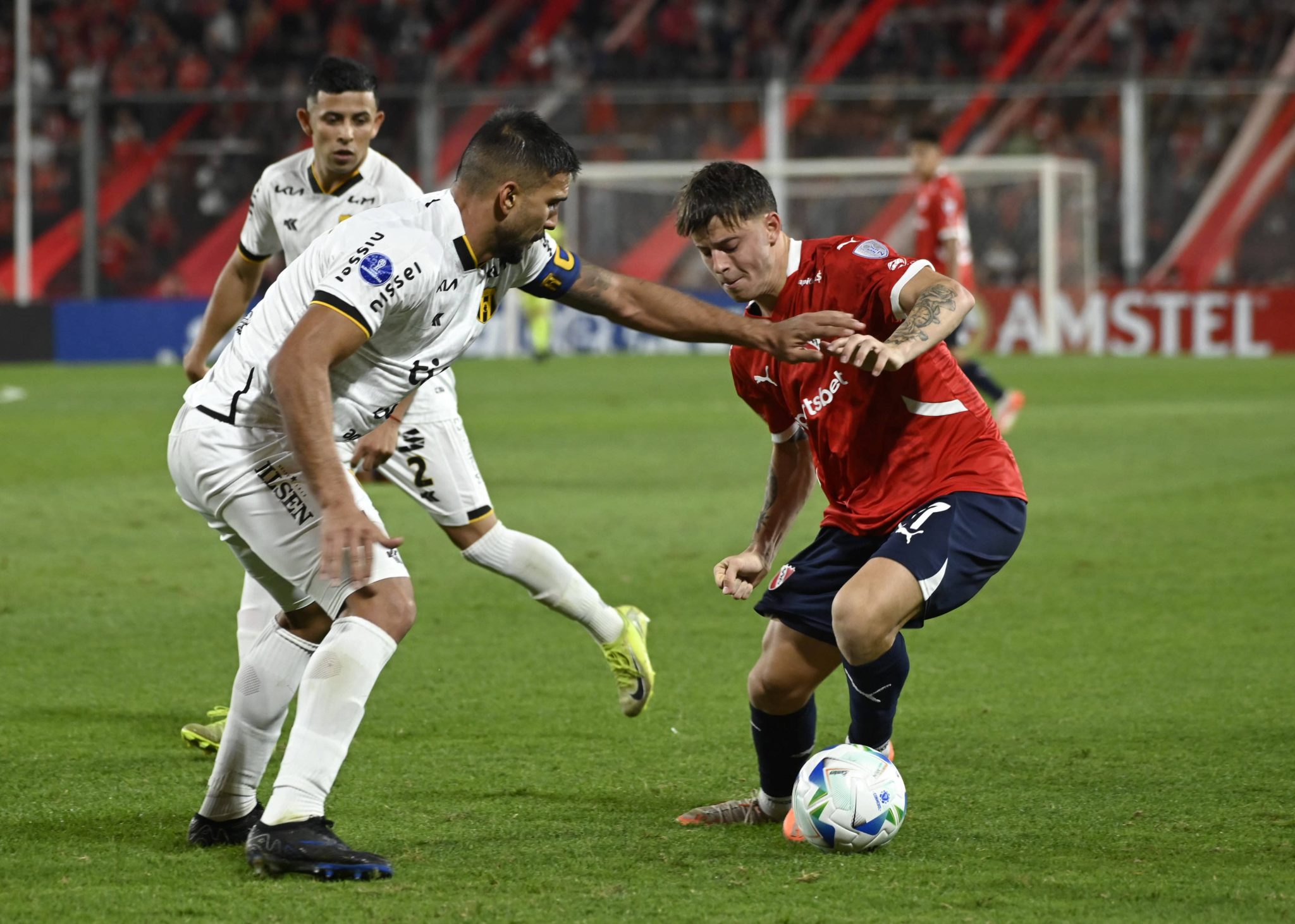 Diego Tarzia pelo Independiente.