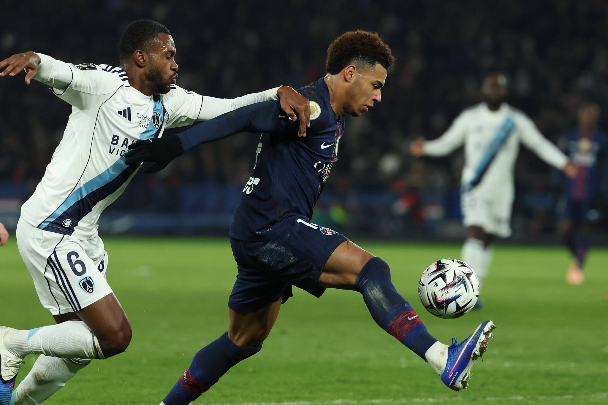 Dou&eacute; em a&ccedil;&atilde;o pelo PSG