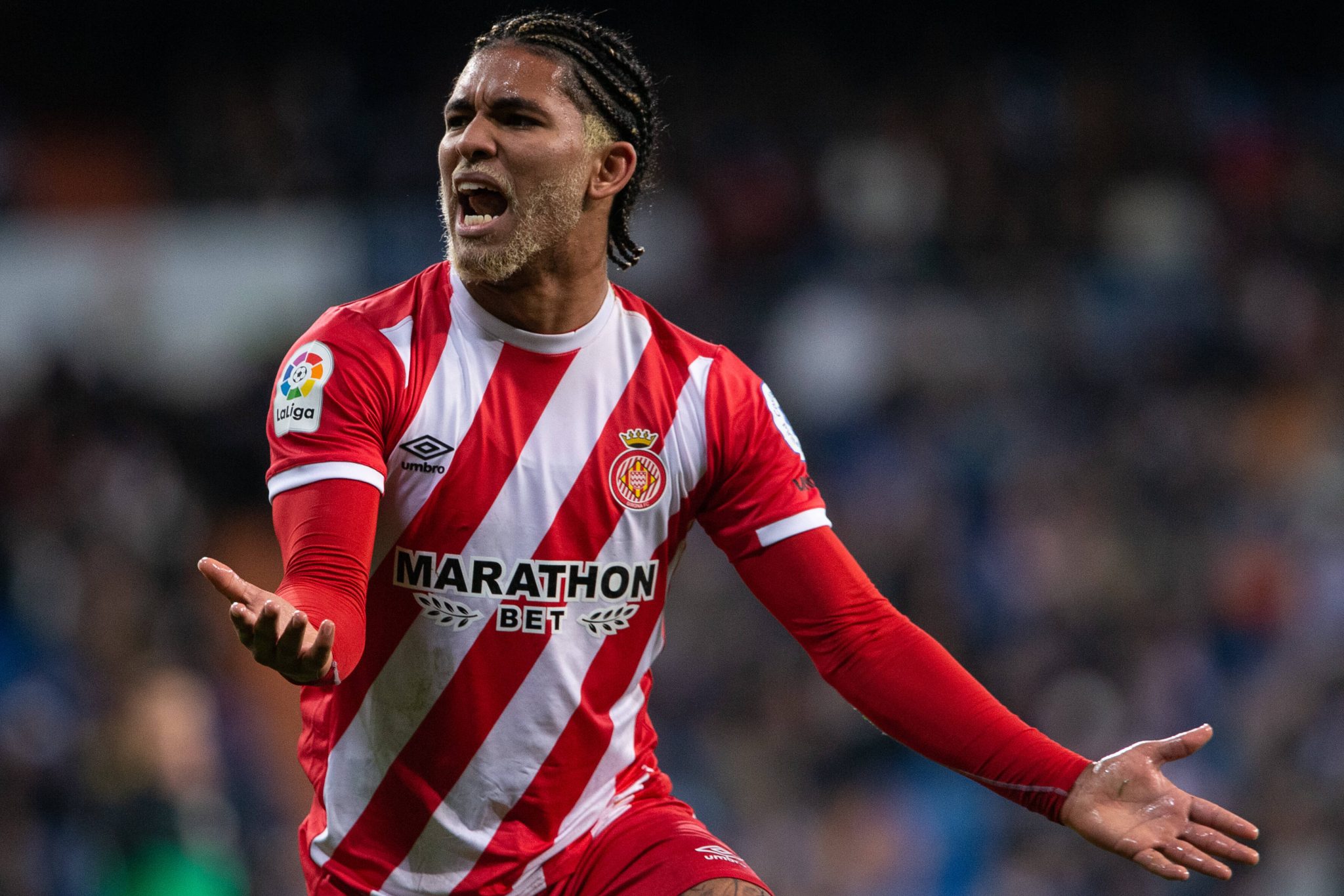 Douglas Luiz durante passagem pelo Girona, em 2019