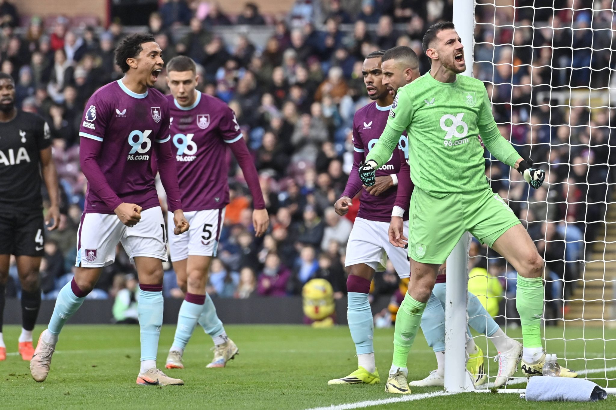 Dubravka foi destaque contra o Tottenham