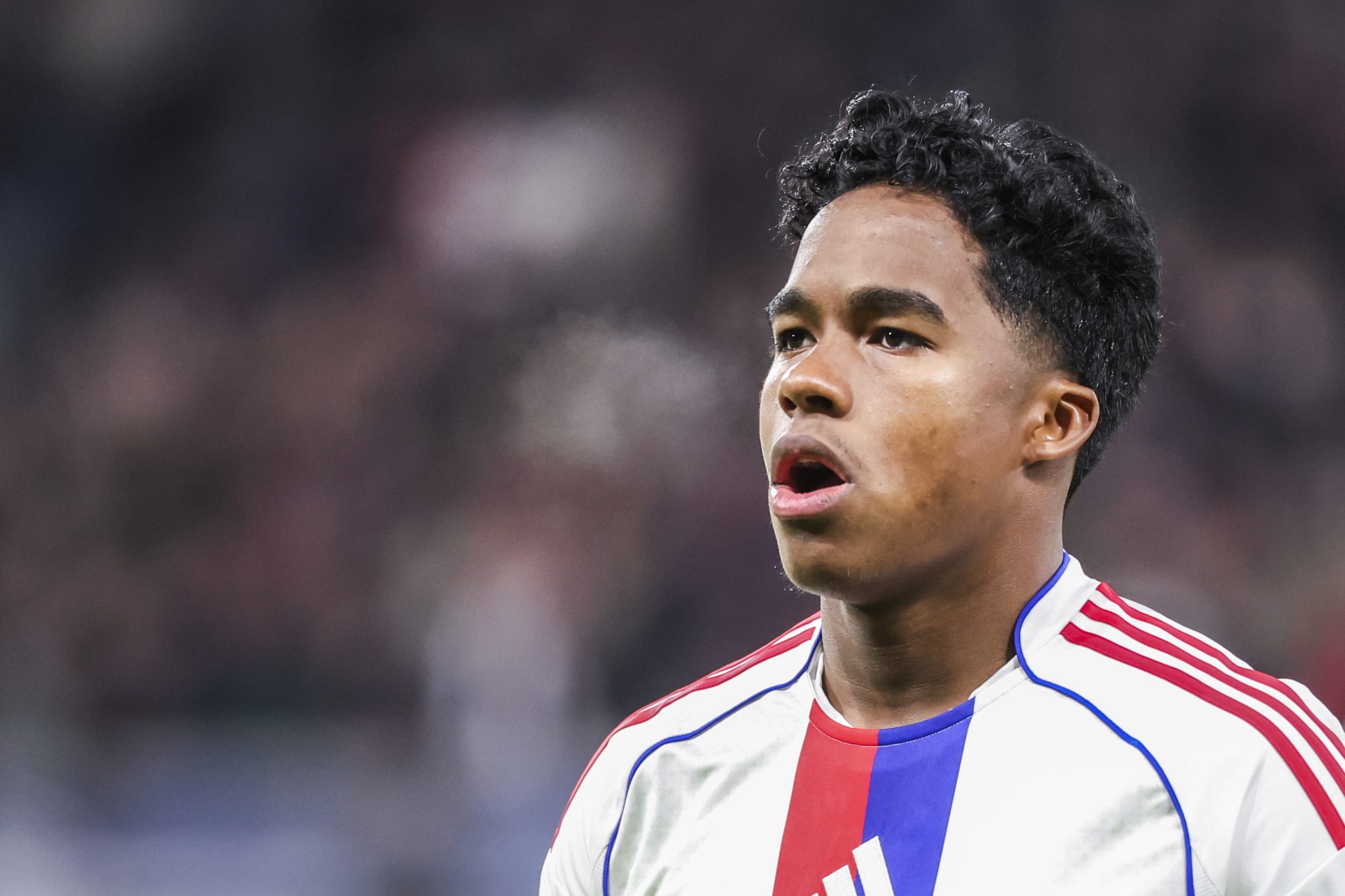 ⁠&rsquo;Ele n&atilde;o est&aacute; acostumado a isso&rsquo;: T&eacute;cnico do Lyon aponta o que falta a Endrick