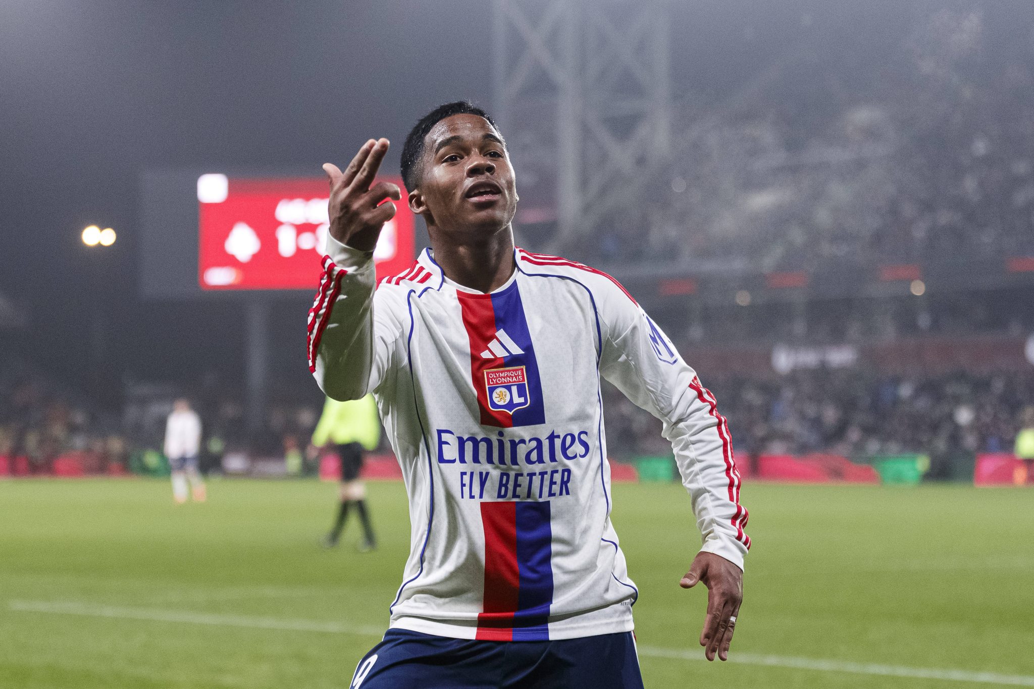 Endrick celebra gol pelo Lyon