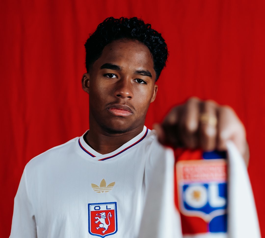 &lsquo;Lembra o M&uuml;ller&rsquo;: Substituto de Almada e Cherki impressiona no Lyon e pode ajudar Endrick