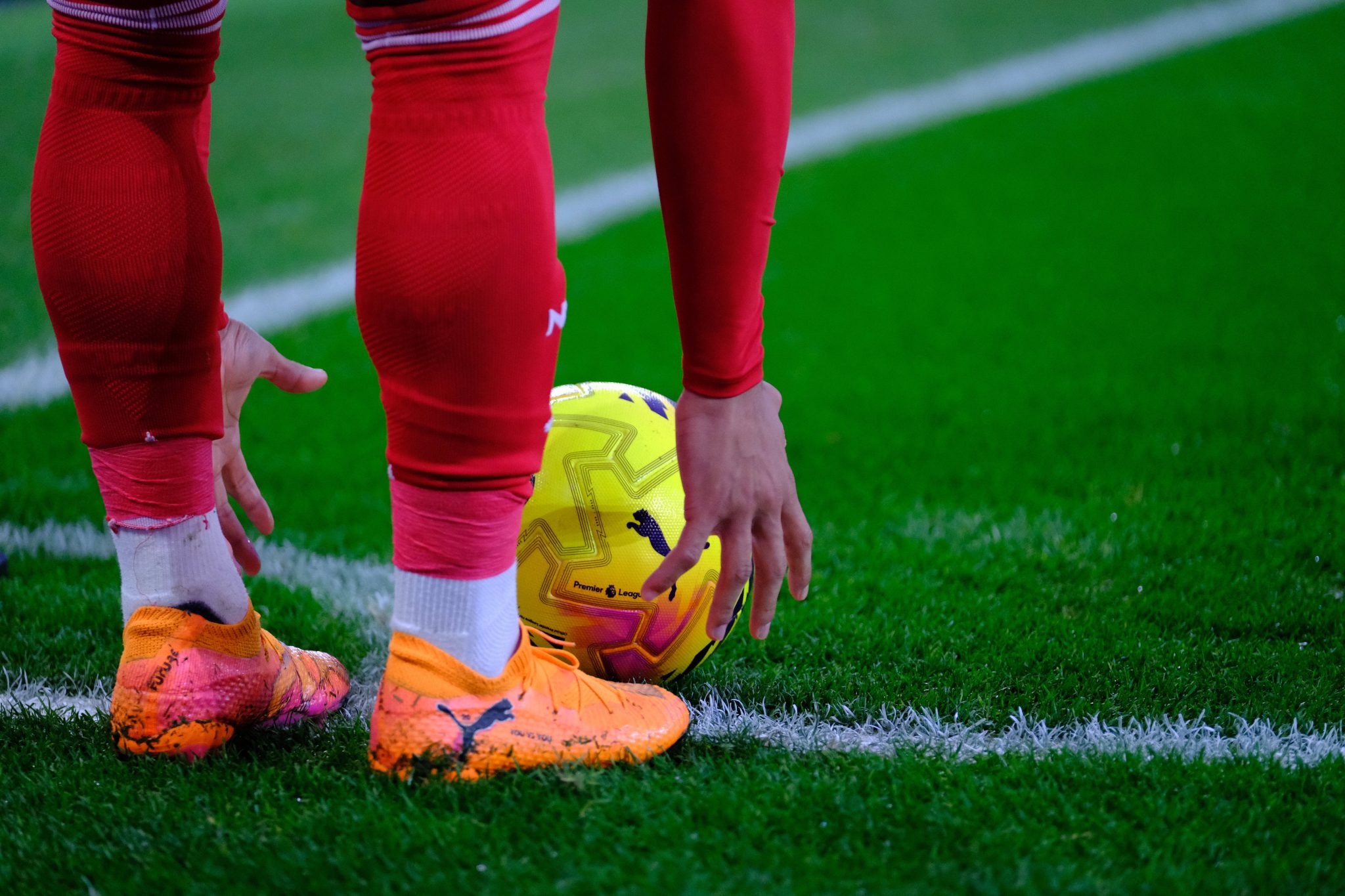 Hutchinson antes de cobrar escanteio pelo Nottingham Forest