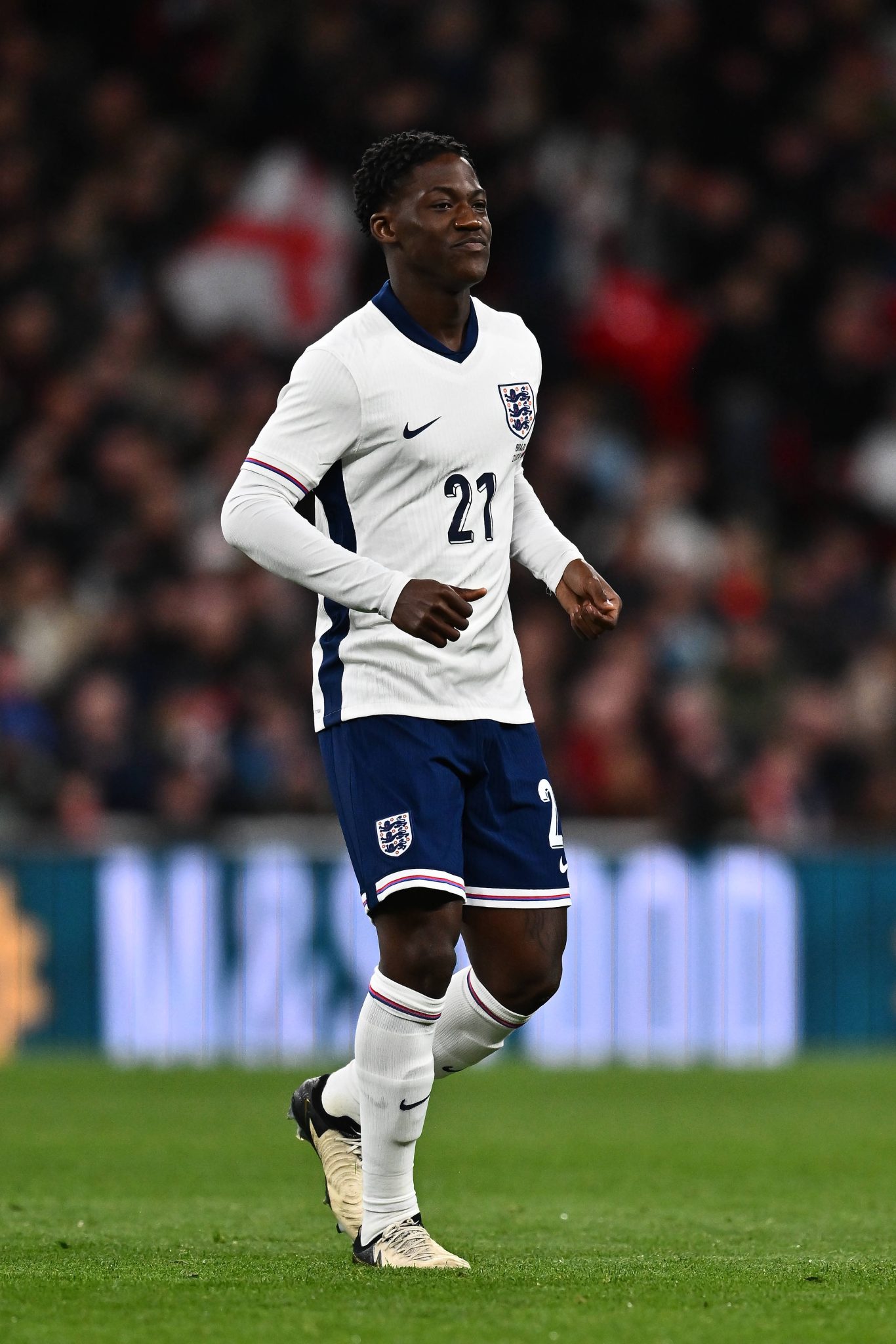 Kobbie Mainoo, pela sele&ccedil;&atilde;o da Inglaterra, durante amistoso internacional contra o Brasil no Est&aacute;dio de Wembley, em Londres, Inglaterra, em 23 de mar&ccedil;o de 2024 (Foto: Sebastian Frej via Imago)