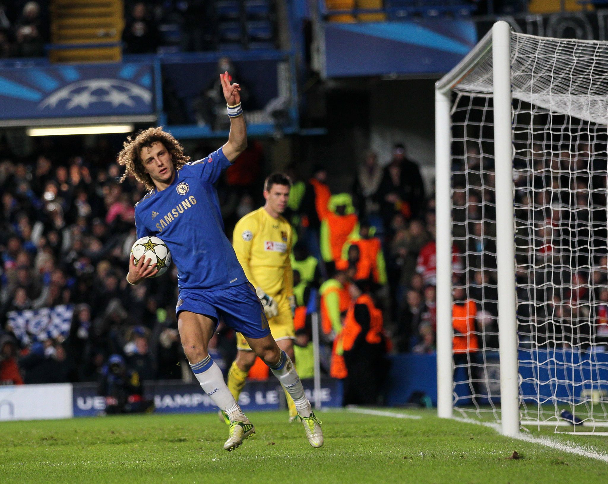 David Luiz na conquista da Champions League com o Chelsea (Foto: Imago)