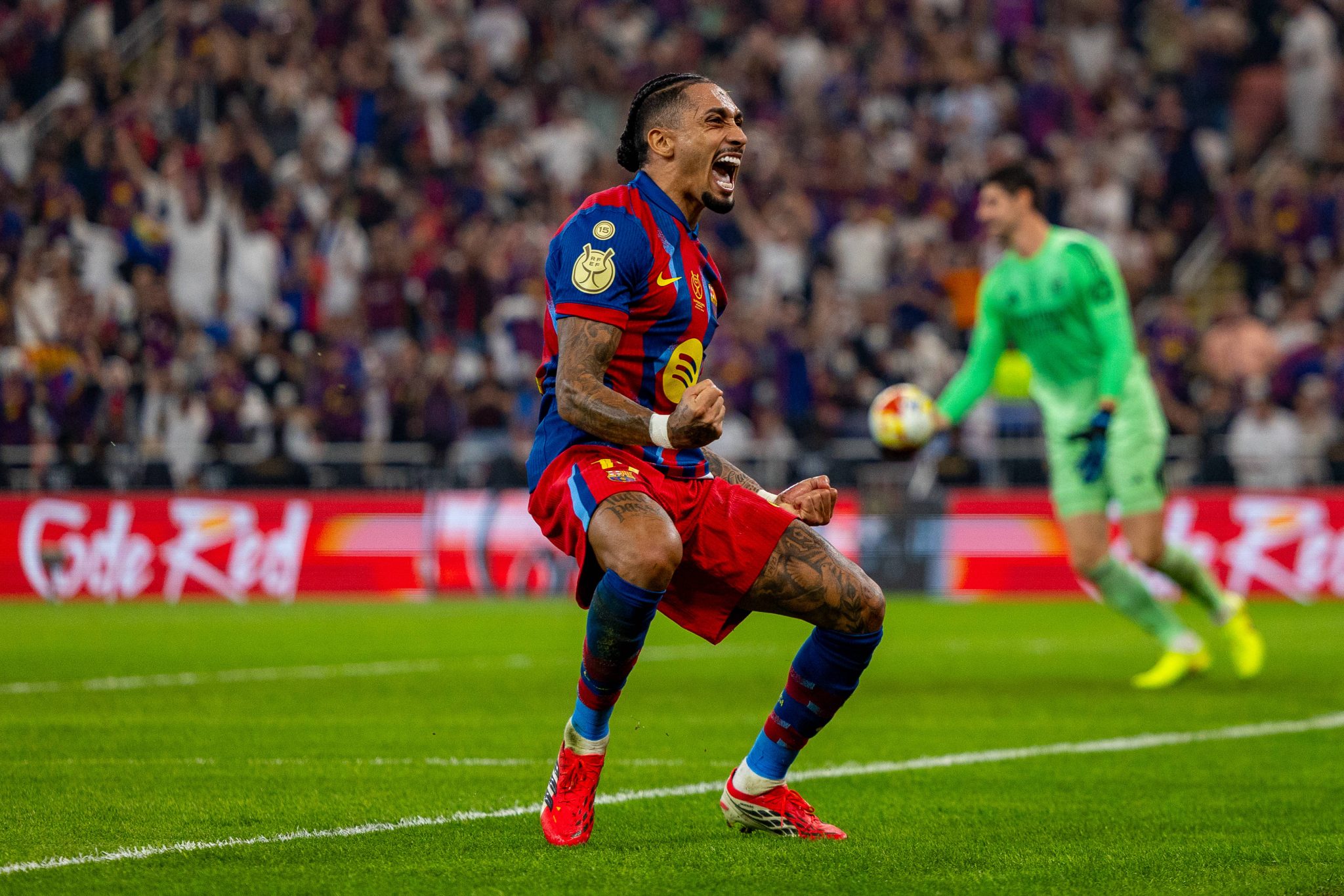 Raphinha comemora gol contra o Real Madrid (foto: Imago)