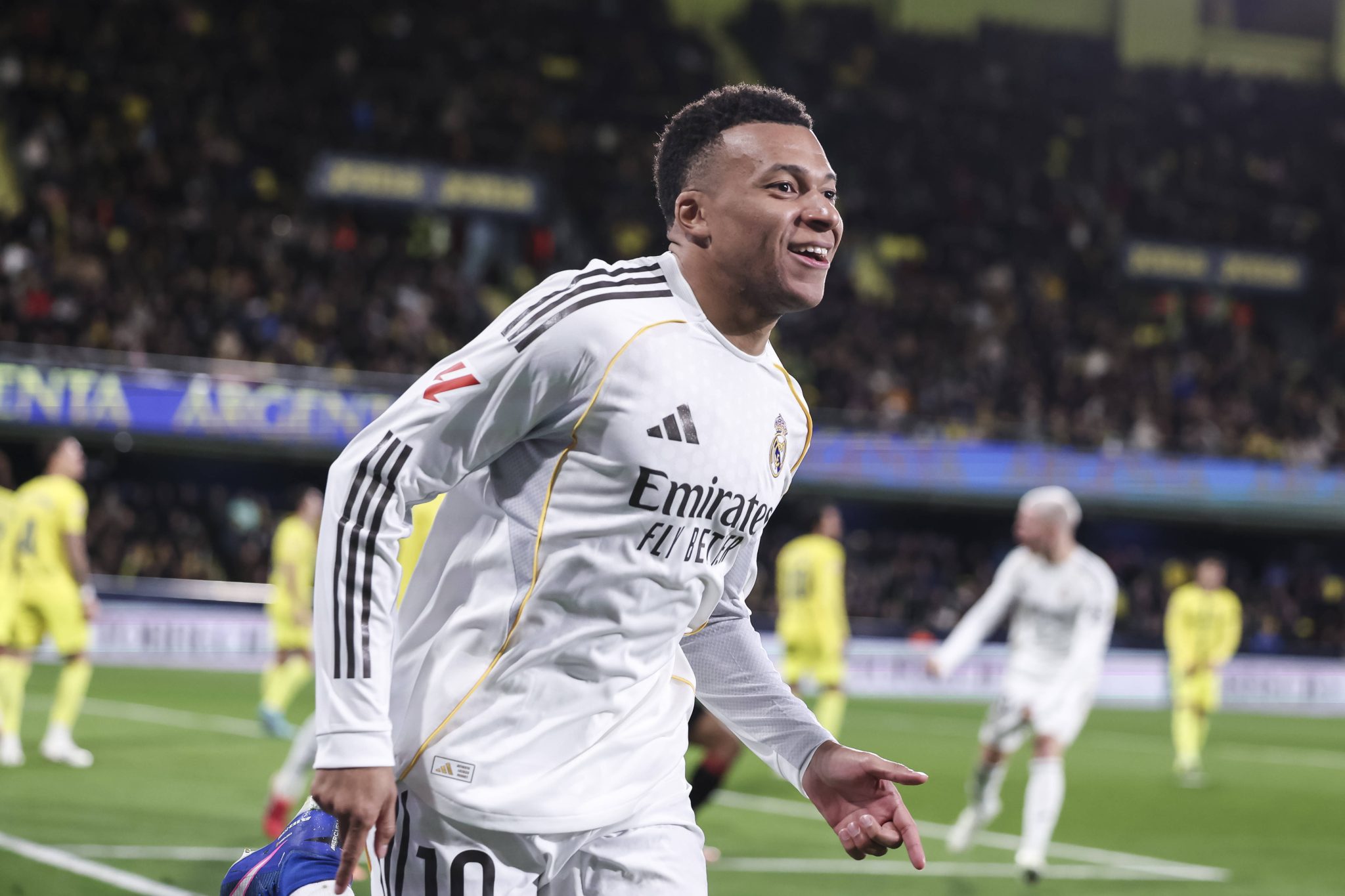 Arbeloa cumpre promessa, dupla Mbapp&eacute;-Vini brilha e Real Madrid pressiona Barcelona na lideran&ccedil;a