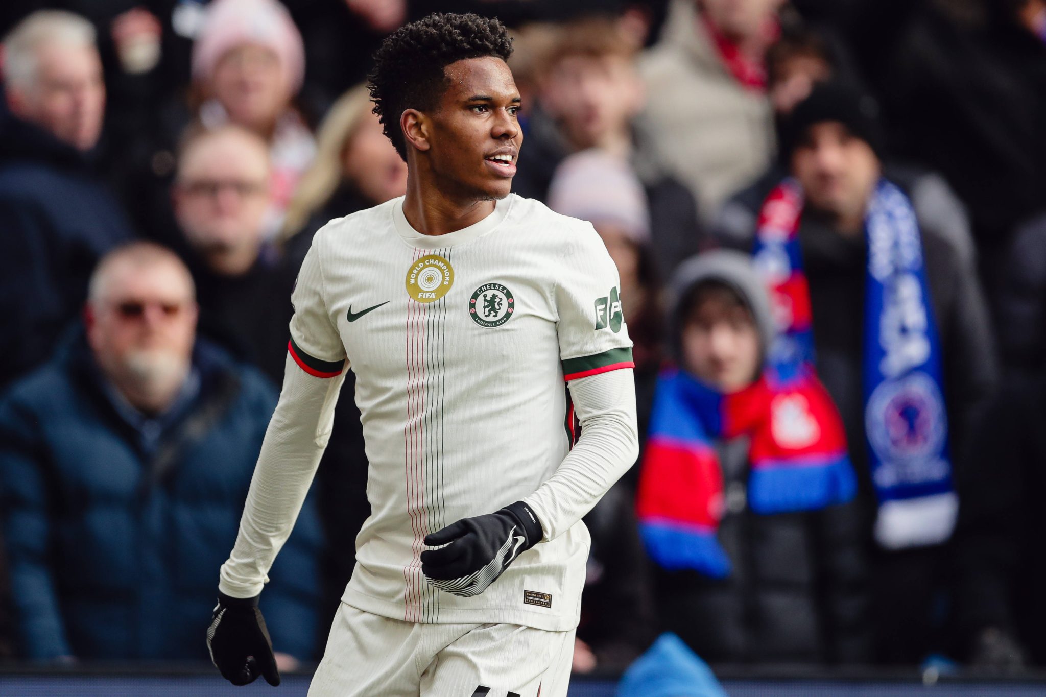 Est&ecirc;v&atilde;o em atua&ccedil;&atilde;o pelo Chelsea (Foto: Imago)