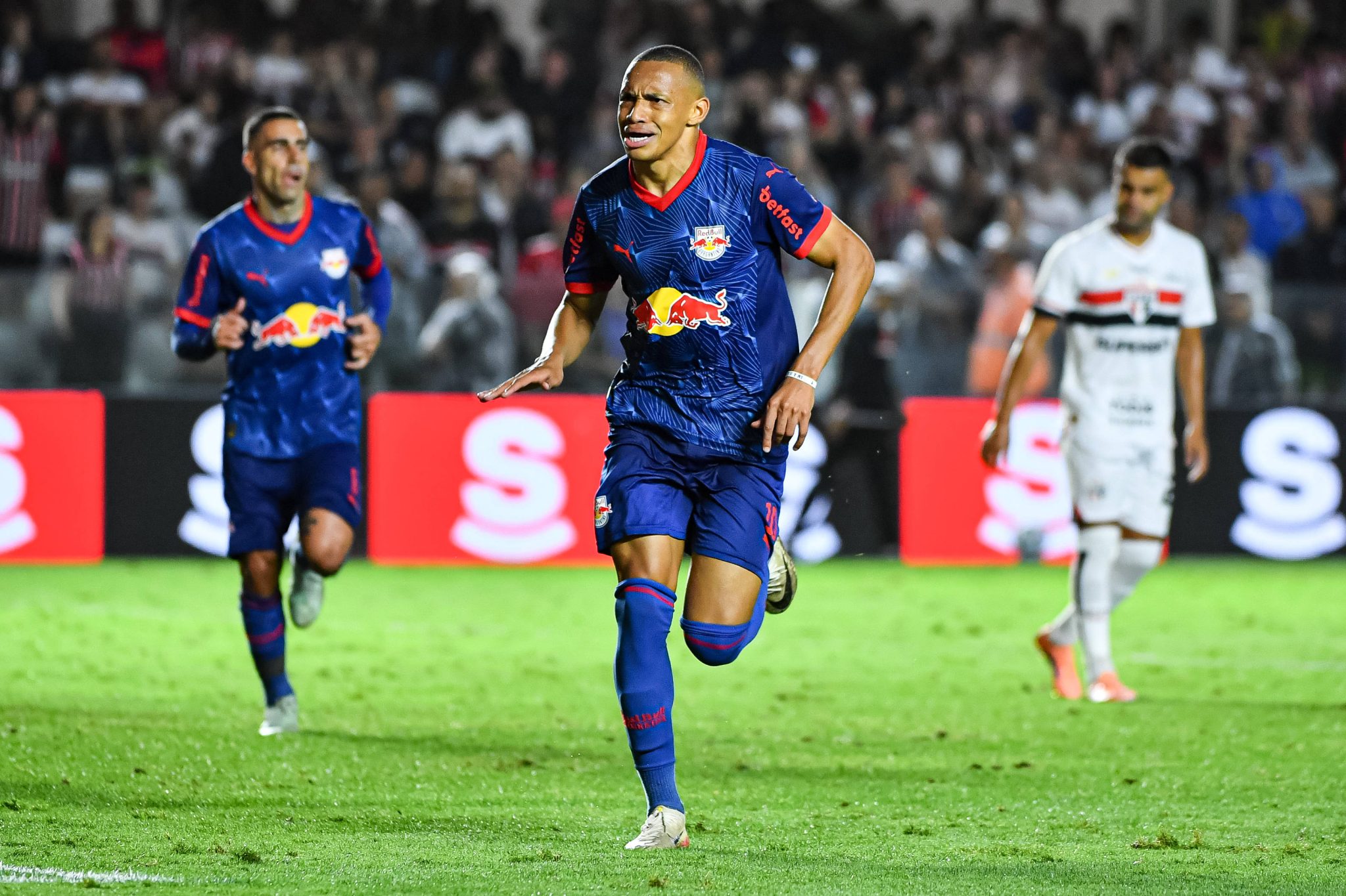 Jhon Jhon pelo Red Bull Bragantino (Foto: Imago)