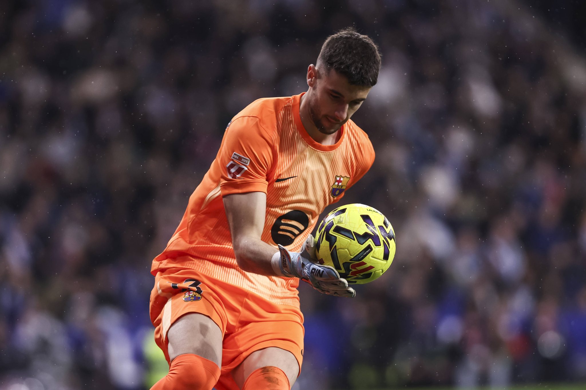 Atua&ccedil;&atilde;o decisiva de goleiro do Barcelona em cl&aacute;ssico hostil justifica decis&atilde;o de Flick