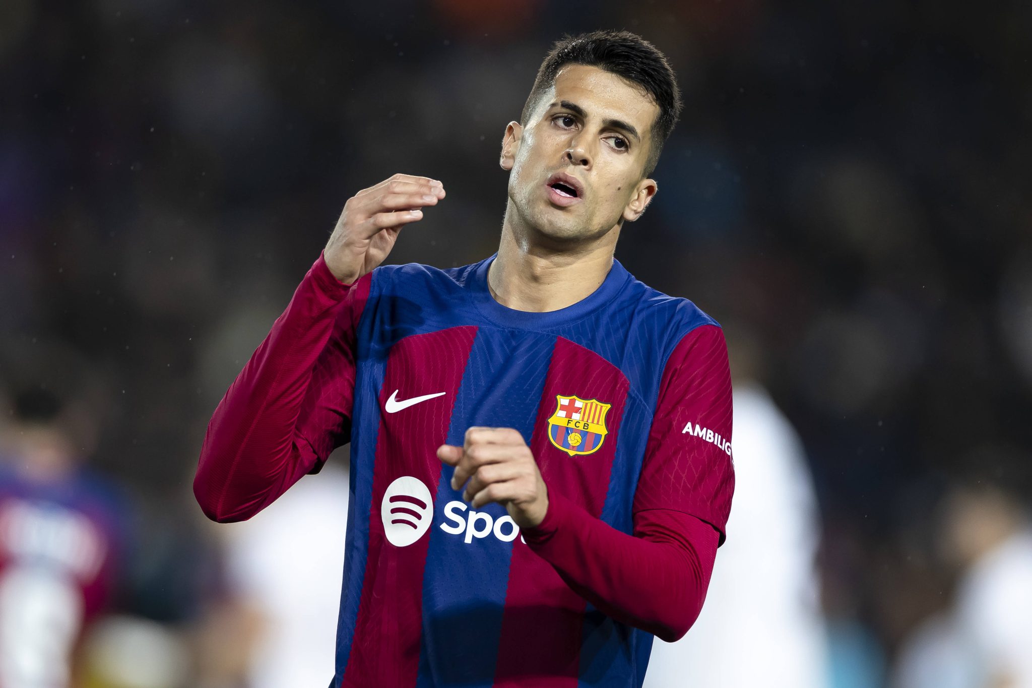 Jo&atilde;o Cancelo defendeu as cores do Barcelona em 2023/24 (Foto: Imago)
