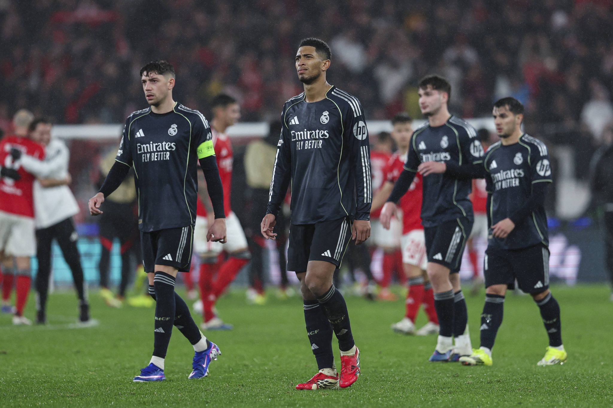 Jogadores do Real Madrid ap&oacute;s derrota para o Benfica