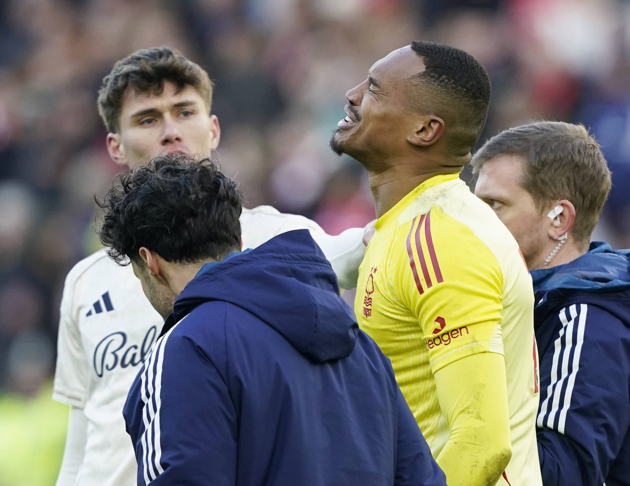 John lamenta ap&oacute;s les&atilde;o 