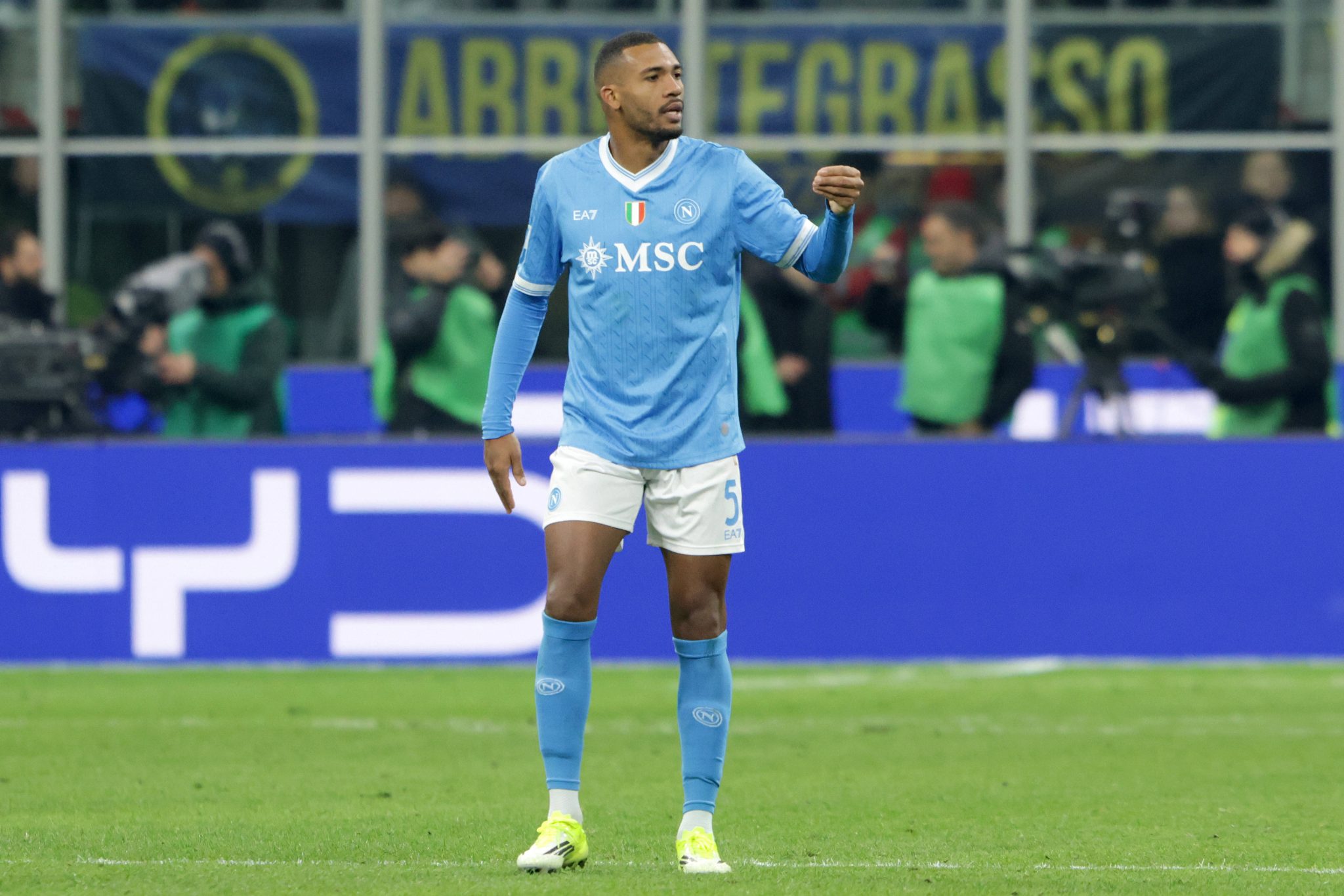 Juan Jesus em a&ccedil;&atilde;o pelo Napoli