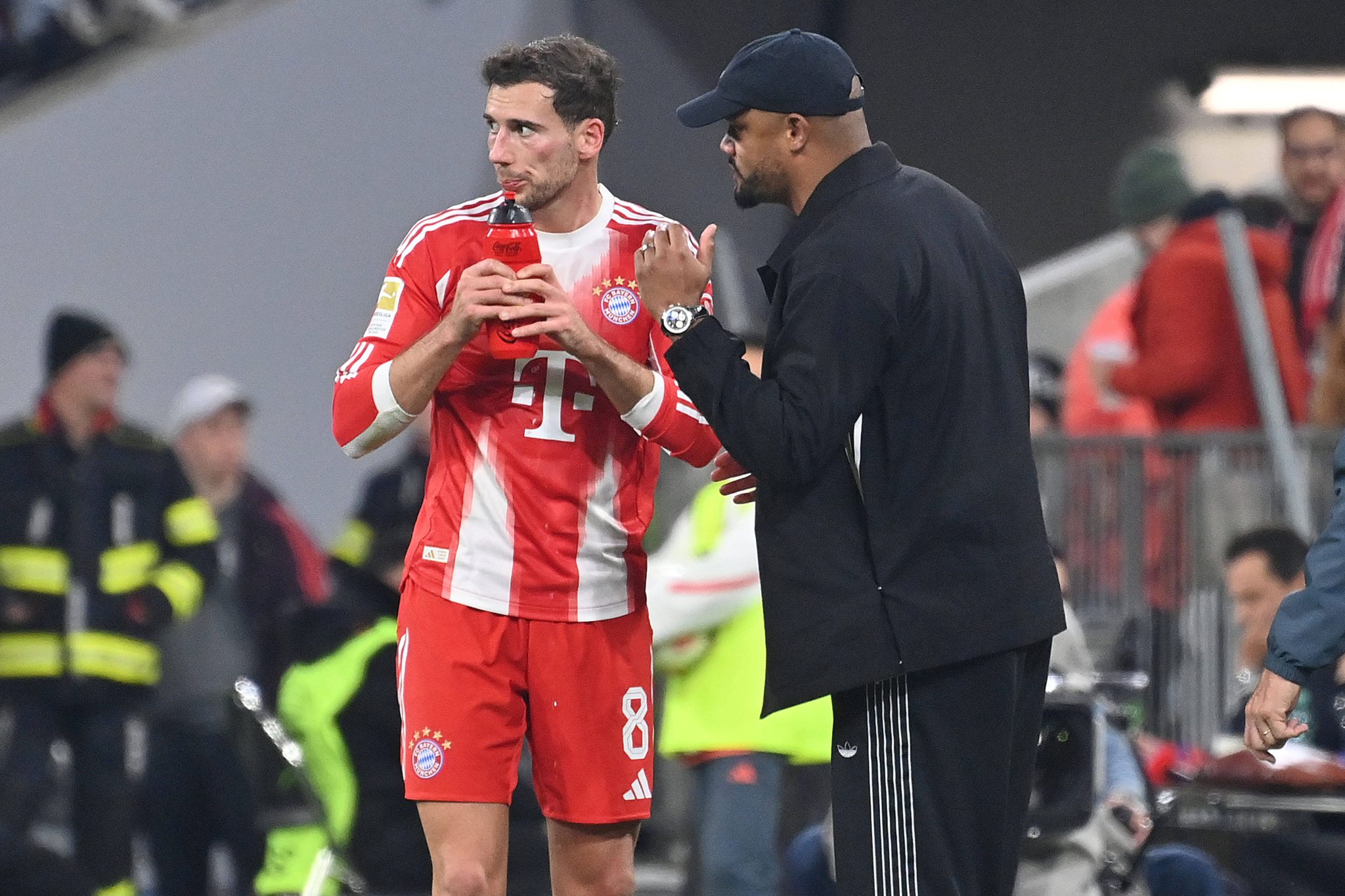 Goretzka ouve instru&ccedil;&otilde;es de Kompany em jogo do Bayern de Munique