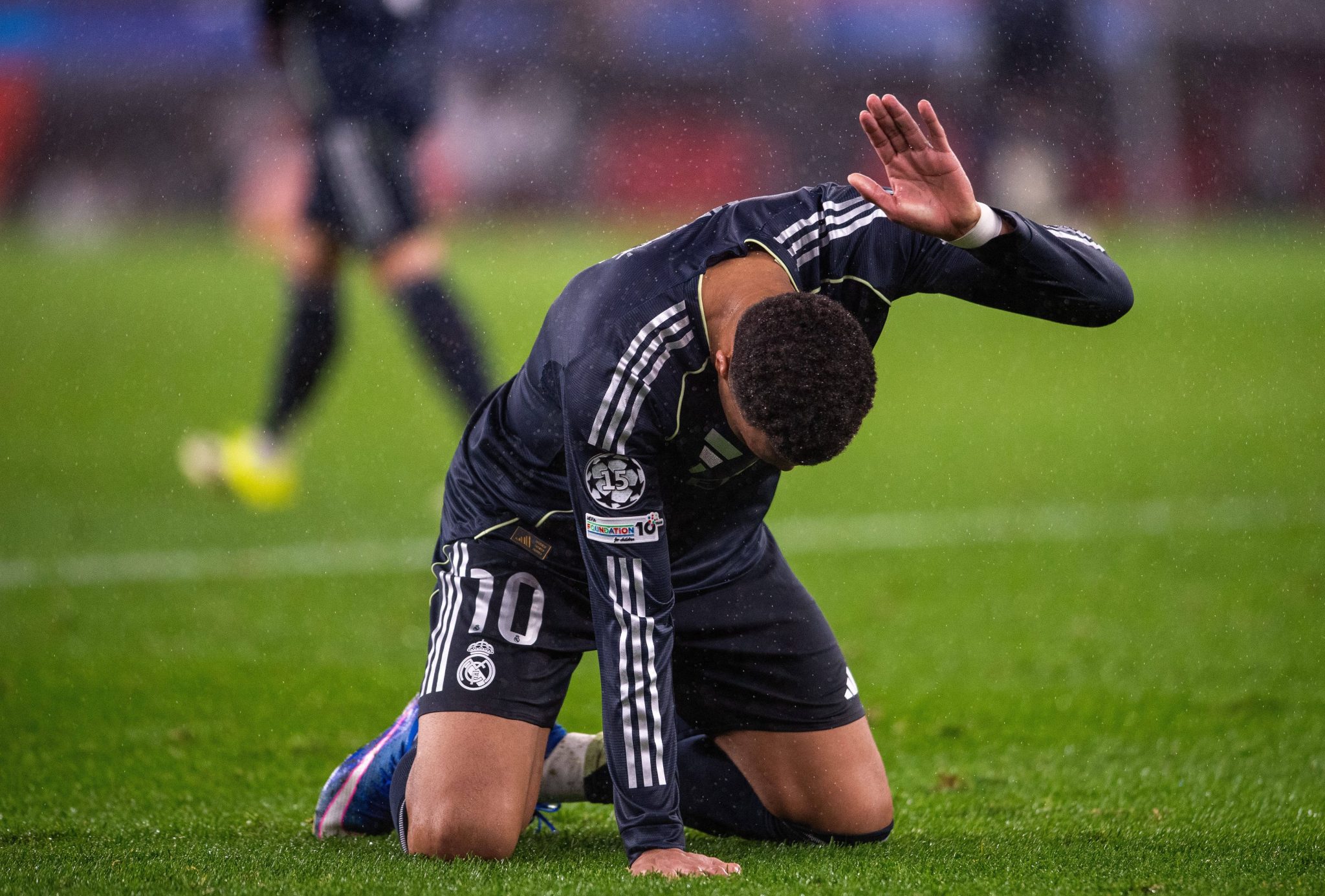 &lsquo;Imagem da apatia, 2 expulsos e 3 jogadores do Real Madrid decidiram n&atilde;o defender&rsquo;