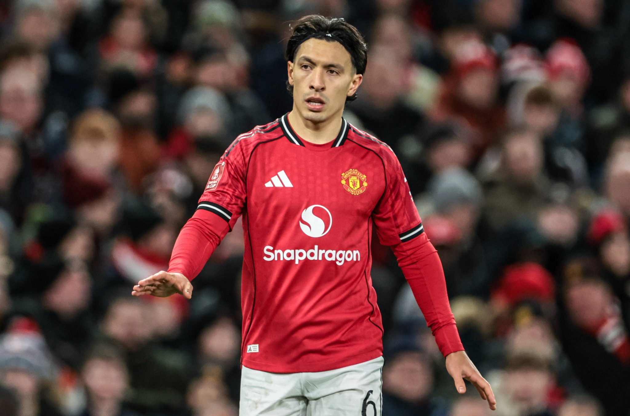 &lsquo;Quest&atilde;o de maturidade&rsquo;: Ex-United responde Lisandro Mart&iacute;nez ap&oacute;s treta com &iacute;dolo