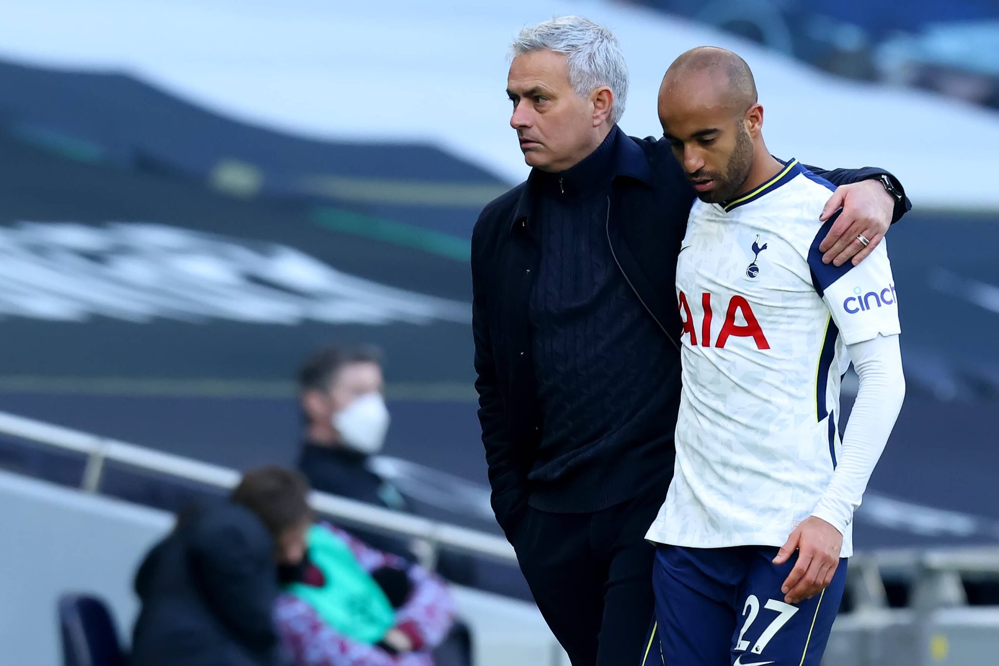 Lucas Moura e Jos&eacute; Mourinho nos tempos de Tottenham