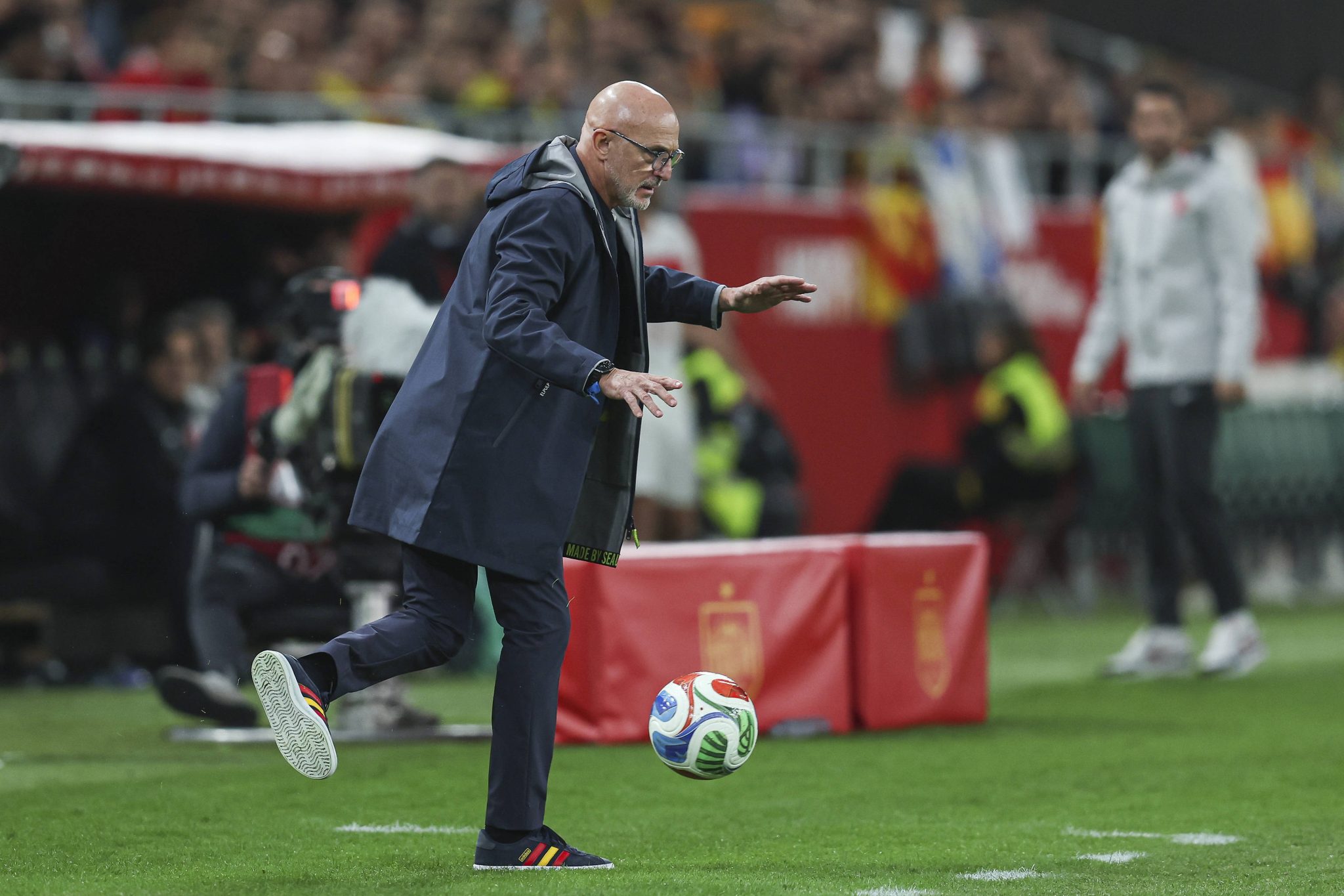 O t&eacute;cnico Luis de la Fuente em partida da sele&ccedil;&atilde;o espanhola