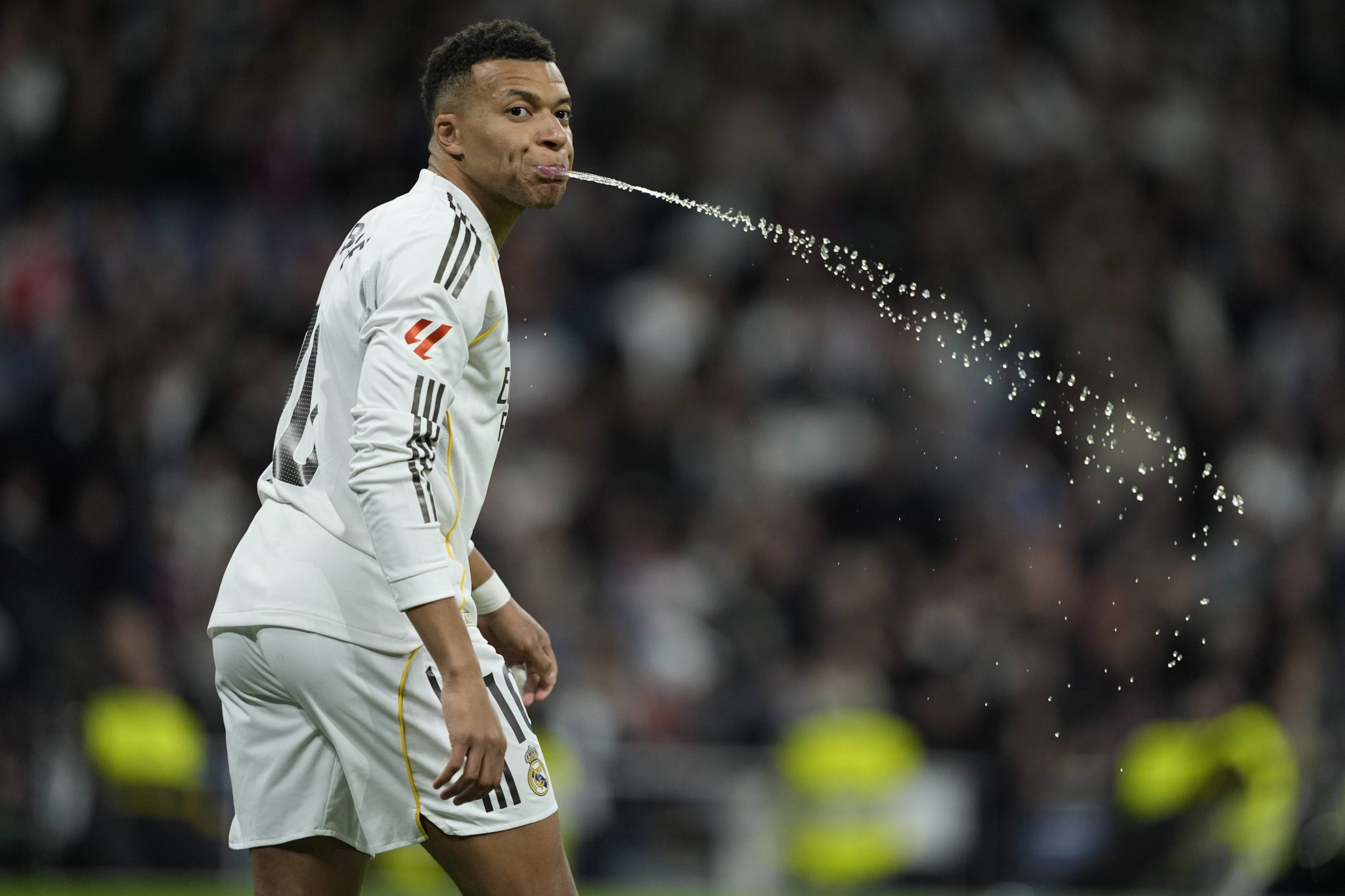 &lsquo;Na aus&ecirc;ncia de Mbapp&eacute;, ele assume o protagonismo no Real Madrid&rsquo;