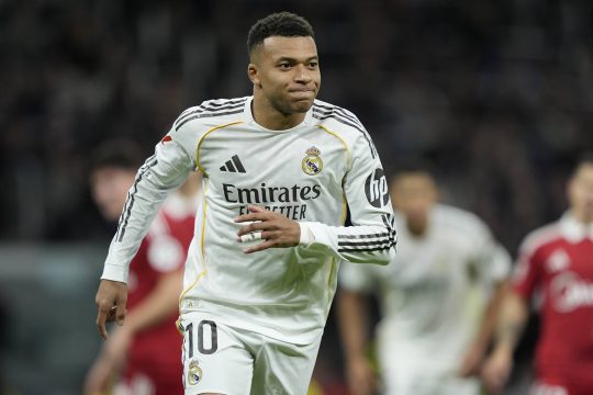Por que Real Madrid n&atilde;o descarta Mbapp&eacute; na Supercopa apesar de les&atilde;o