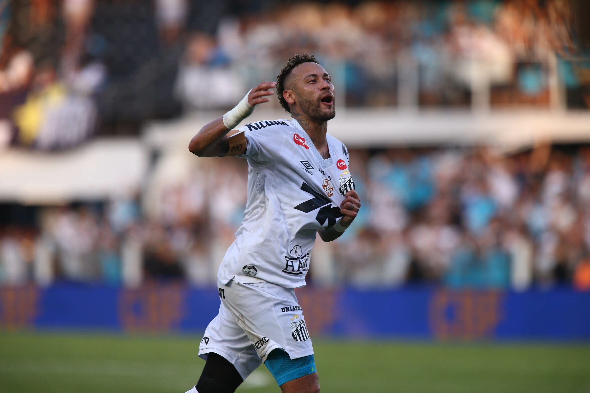 Renova&ccedil;&atilde;o com Santos cria cen&aacute;rio perfeito para Neymar ir &agrave; Copa, mas ele precisa se ajudar