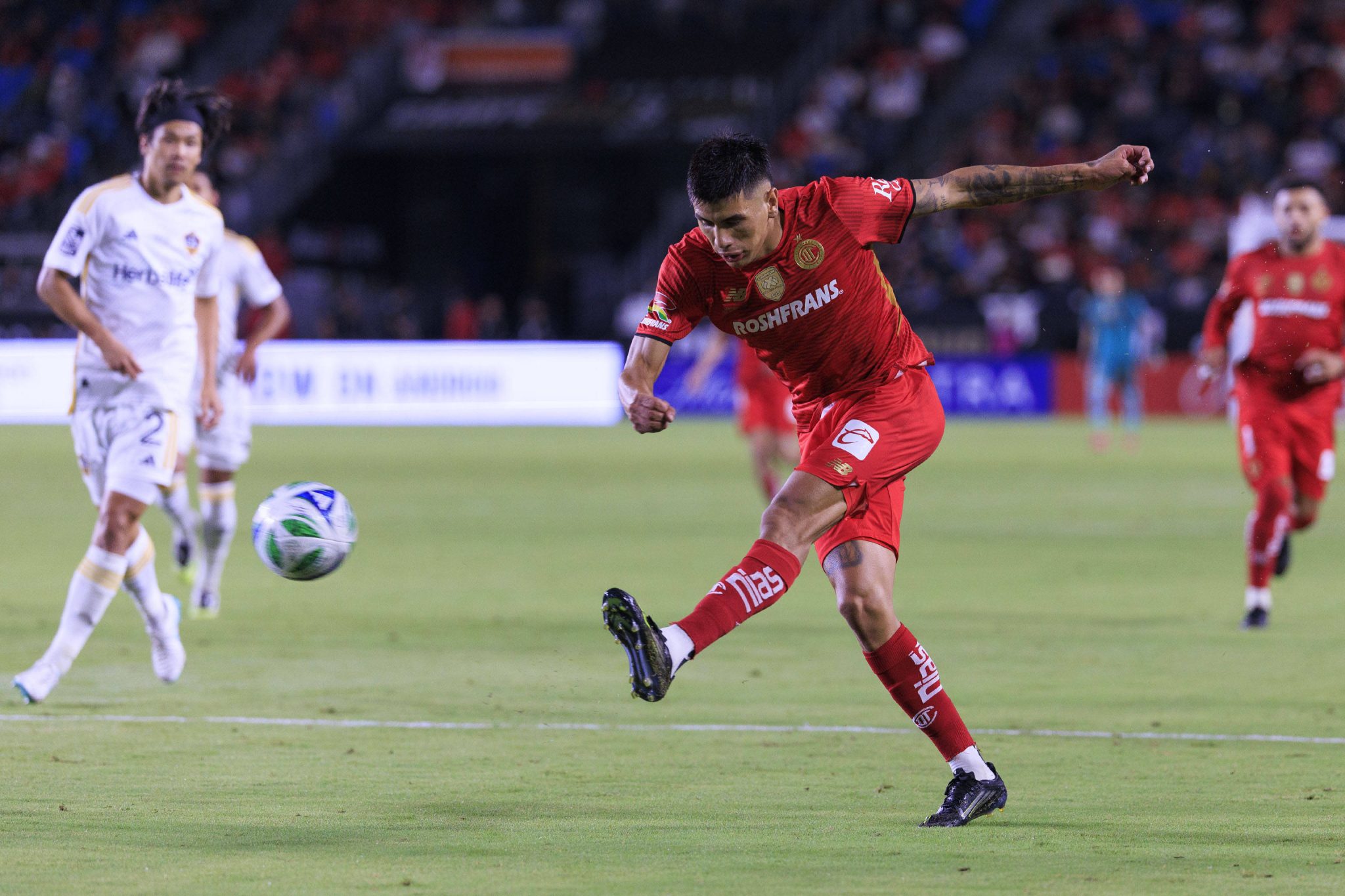 Nicol&aacute;s Romero em partida do Toluca
