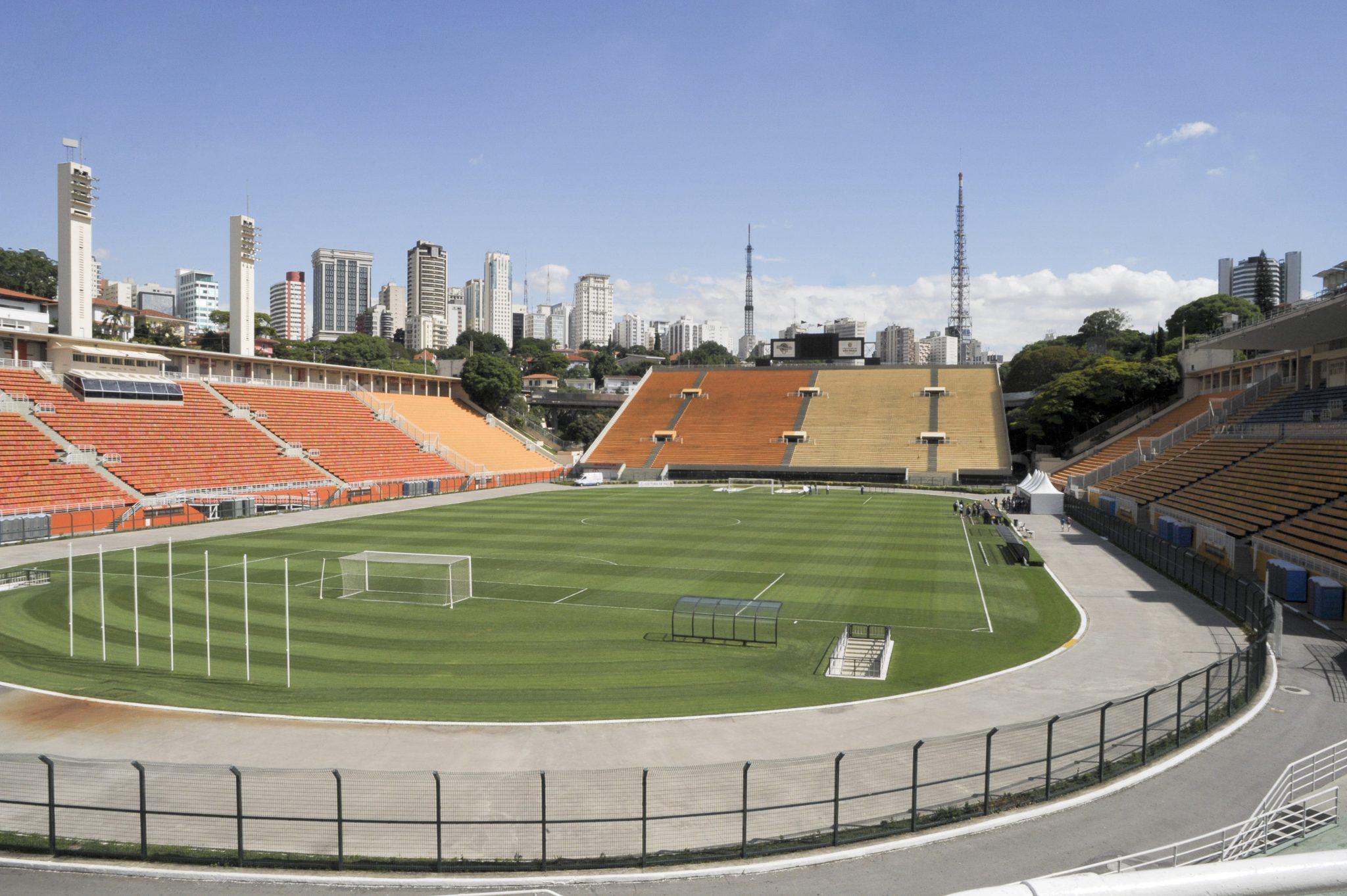 Pacaembu utilizava grama natural antes da concess&atilde;o