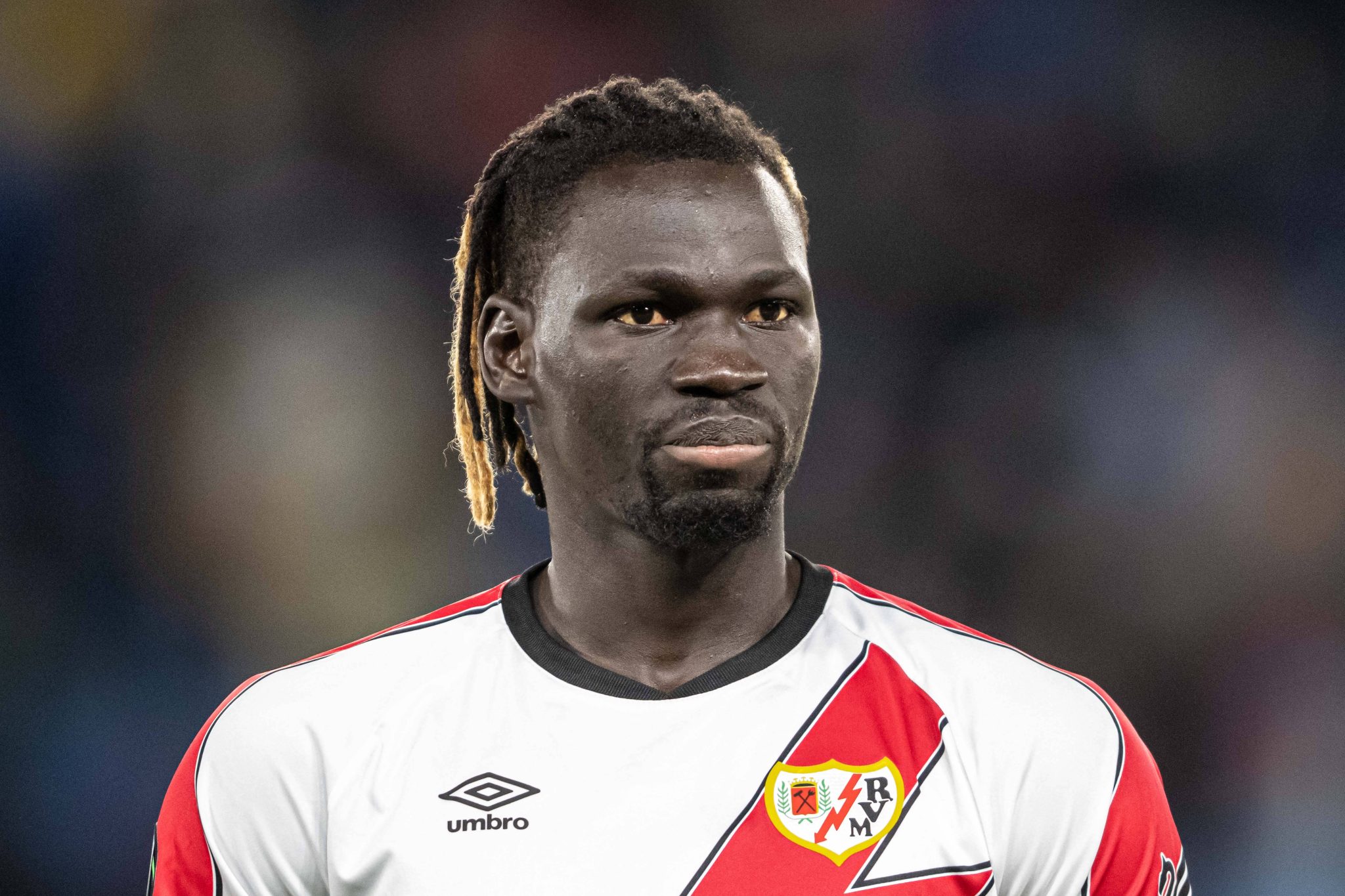 &lsquo;Clube de mer..&rsquo;: Campe&atilde;o da CAN volta ao Rayo sem homenagem e exp&otilde;e diferen&ccedil;a de tratamento