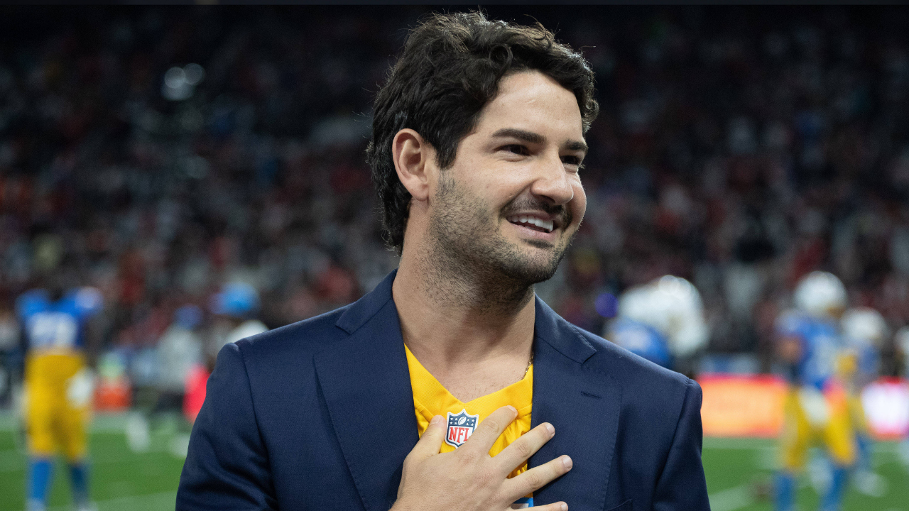 Alexandre Pato vai a jogo e estuda comprar clube da Inglaterra