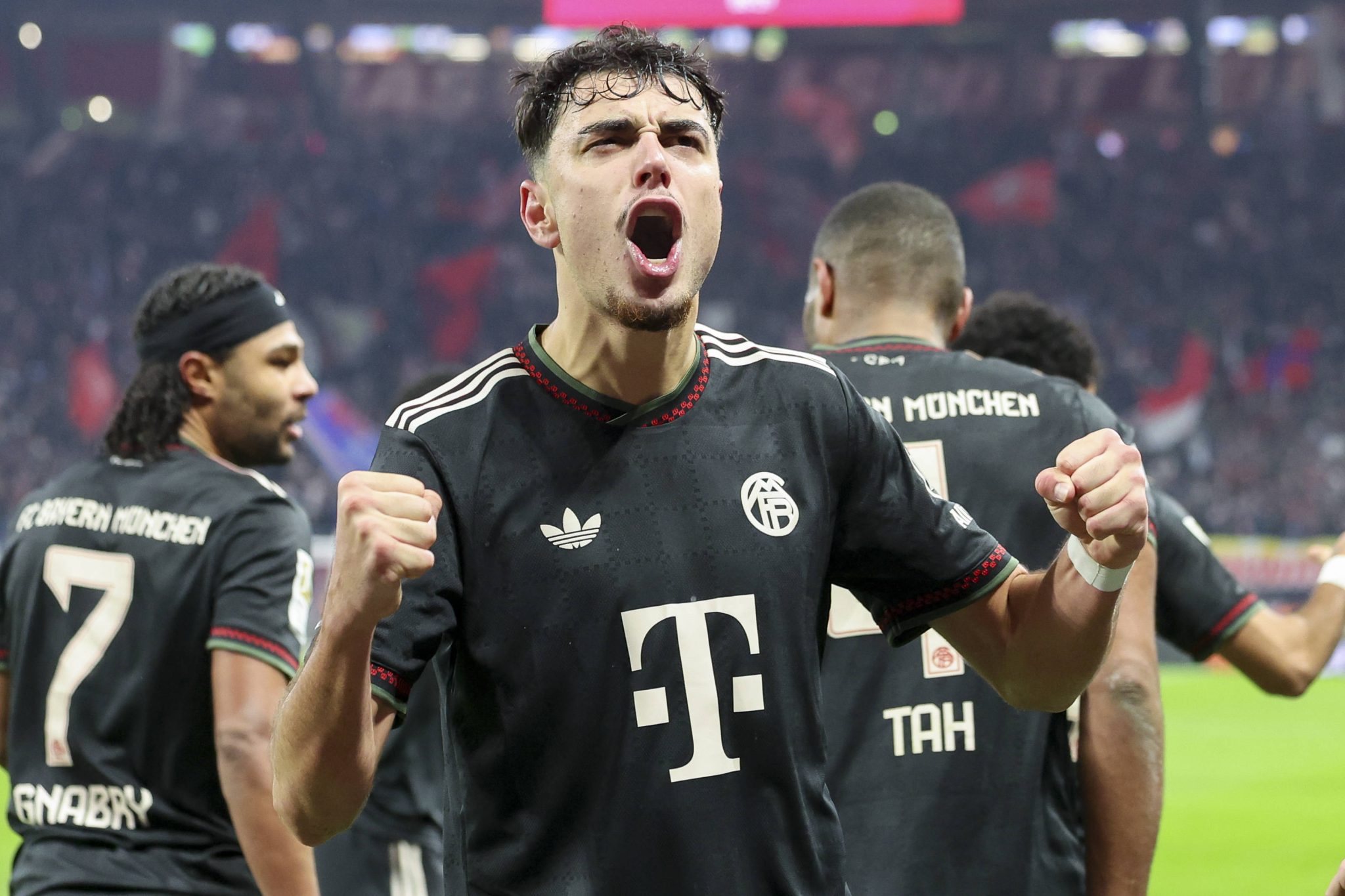 &lsquo;Ele tem algo de Kroos&rsquo;: Bola de Ouro exalta joia do meio-campo do Bayern de Munique