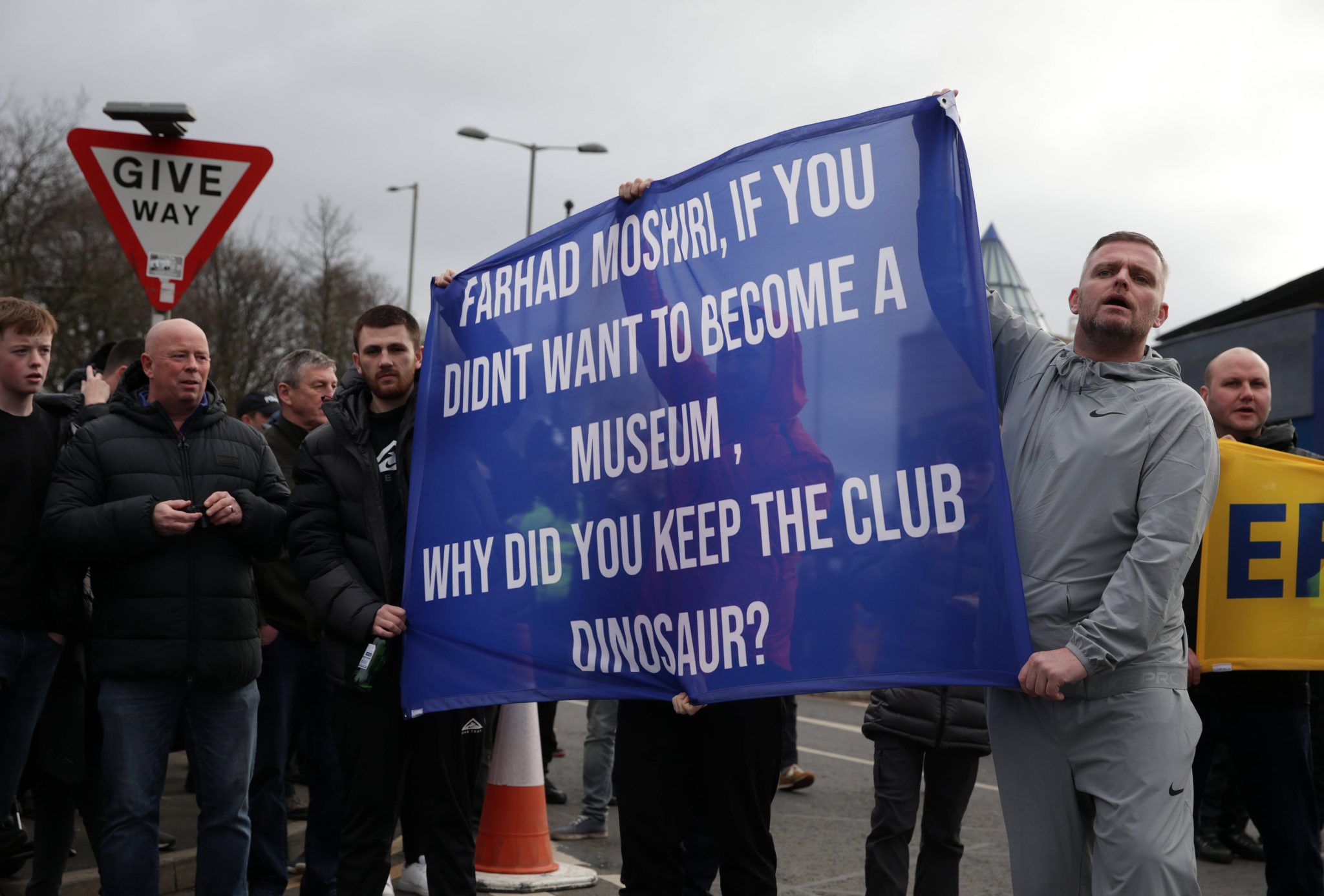 Protesto da torcida do Everton em 2023 contra o ent&atilde;o dono Farhad Moshiri
