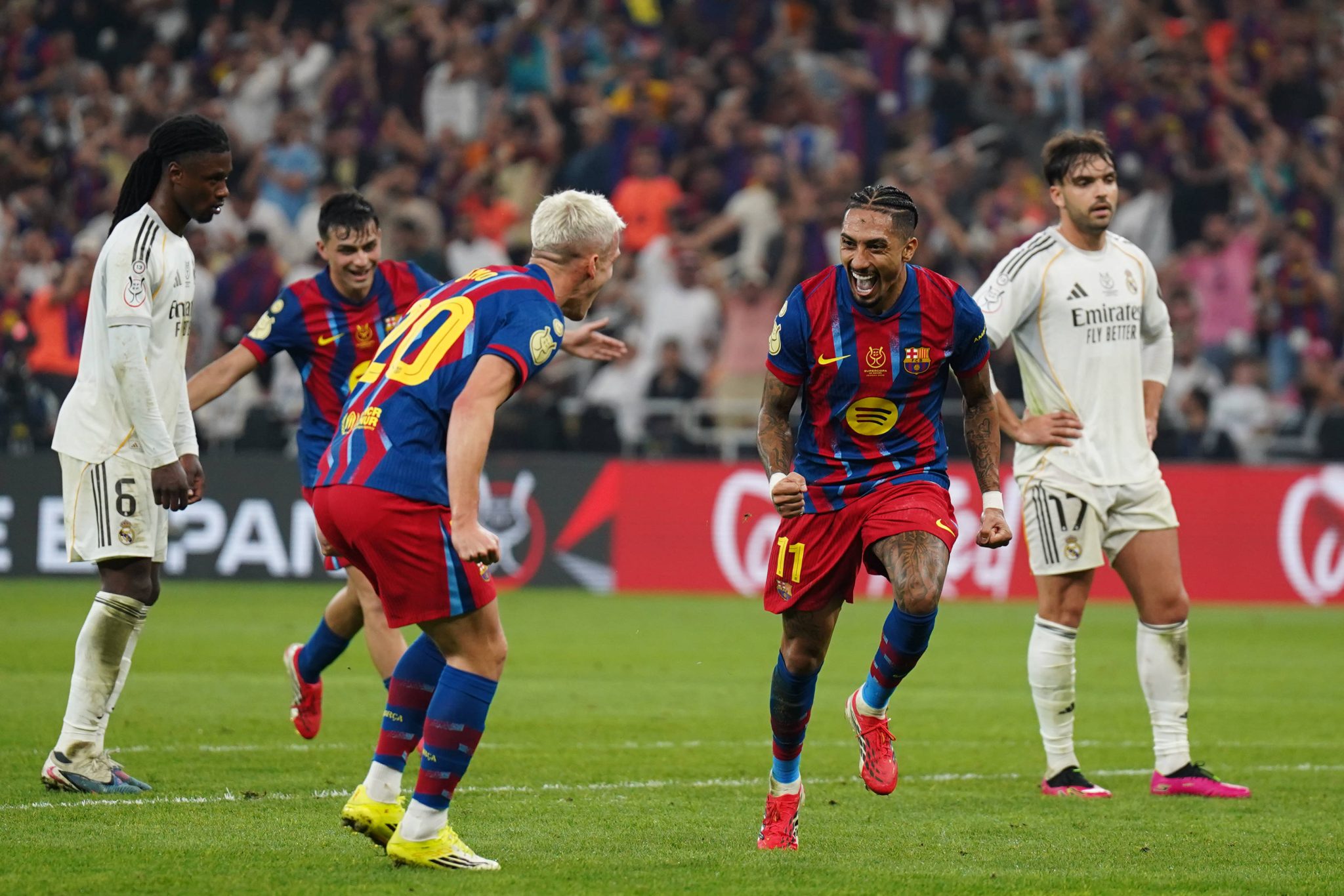 Rahinha comemora gol do Barcelona sobre Real Madrid (Foto: Imago)