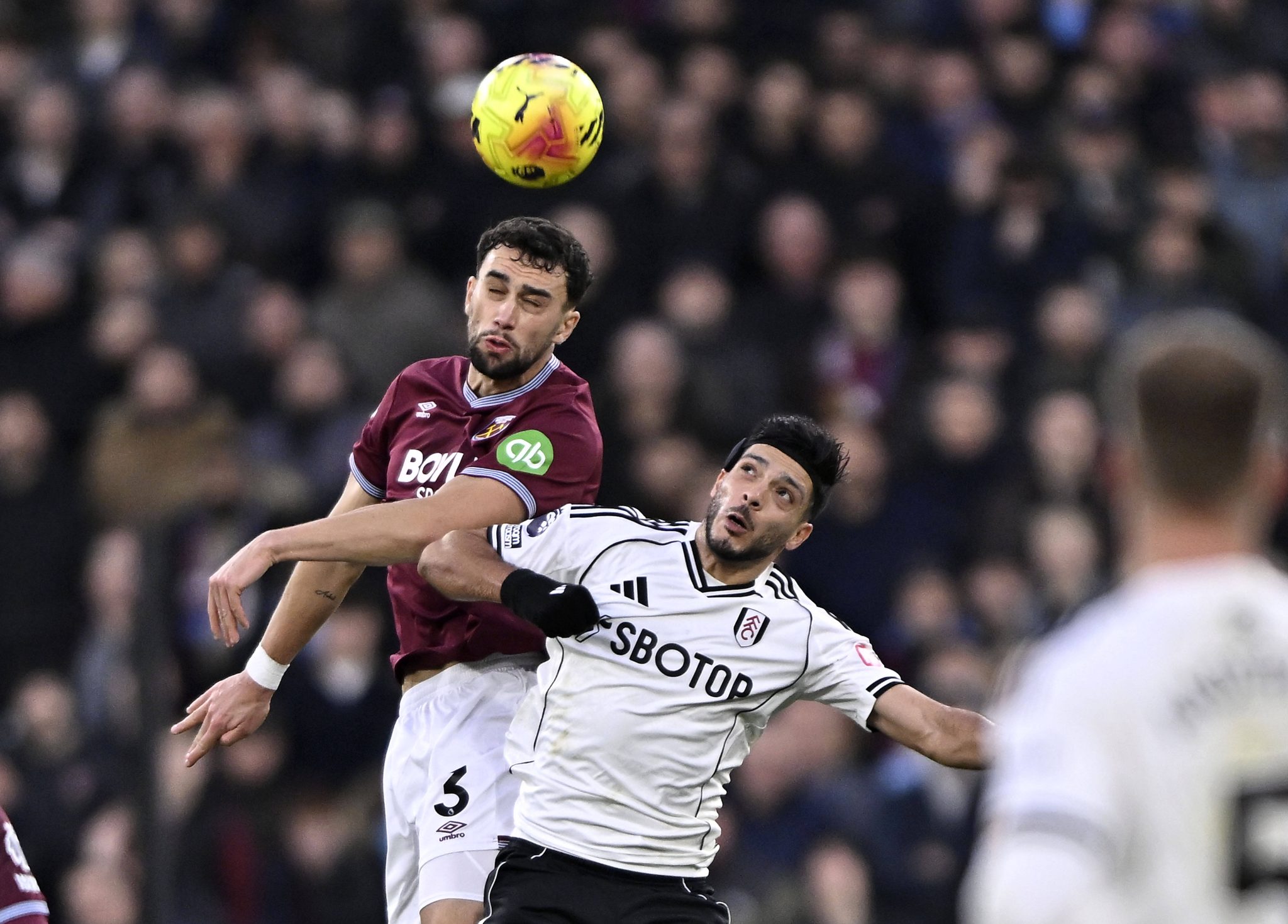 Ra&uacute;l Jim&eacute;nez em a&ccedil;&atilde;o pelo Fulham
