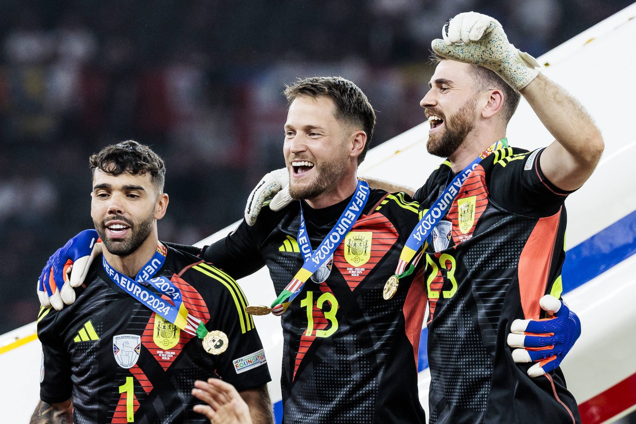 Raya, Remiro e Unai Sim&oacute;n celebram t&iacute;tulo da Eurocopa 2024