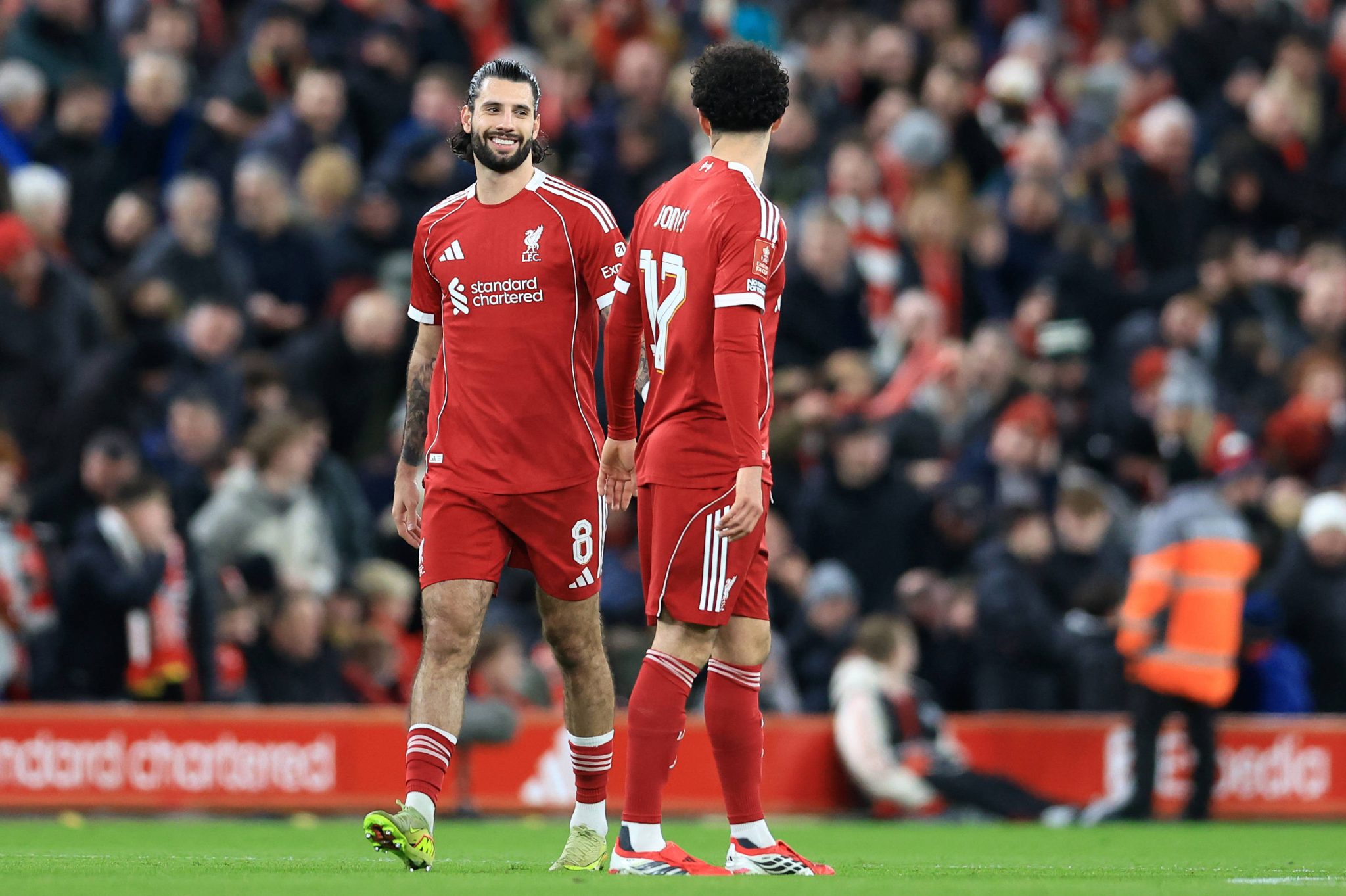 Szoboszlai e Curtis Jones em a&ccedil;&atilde;o pelo Liverpool