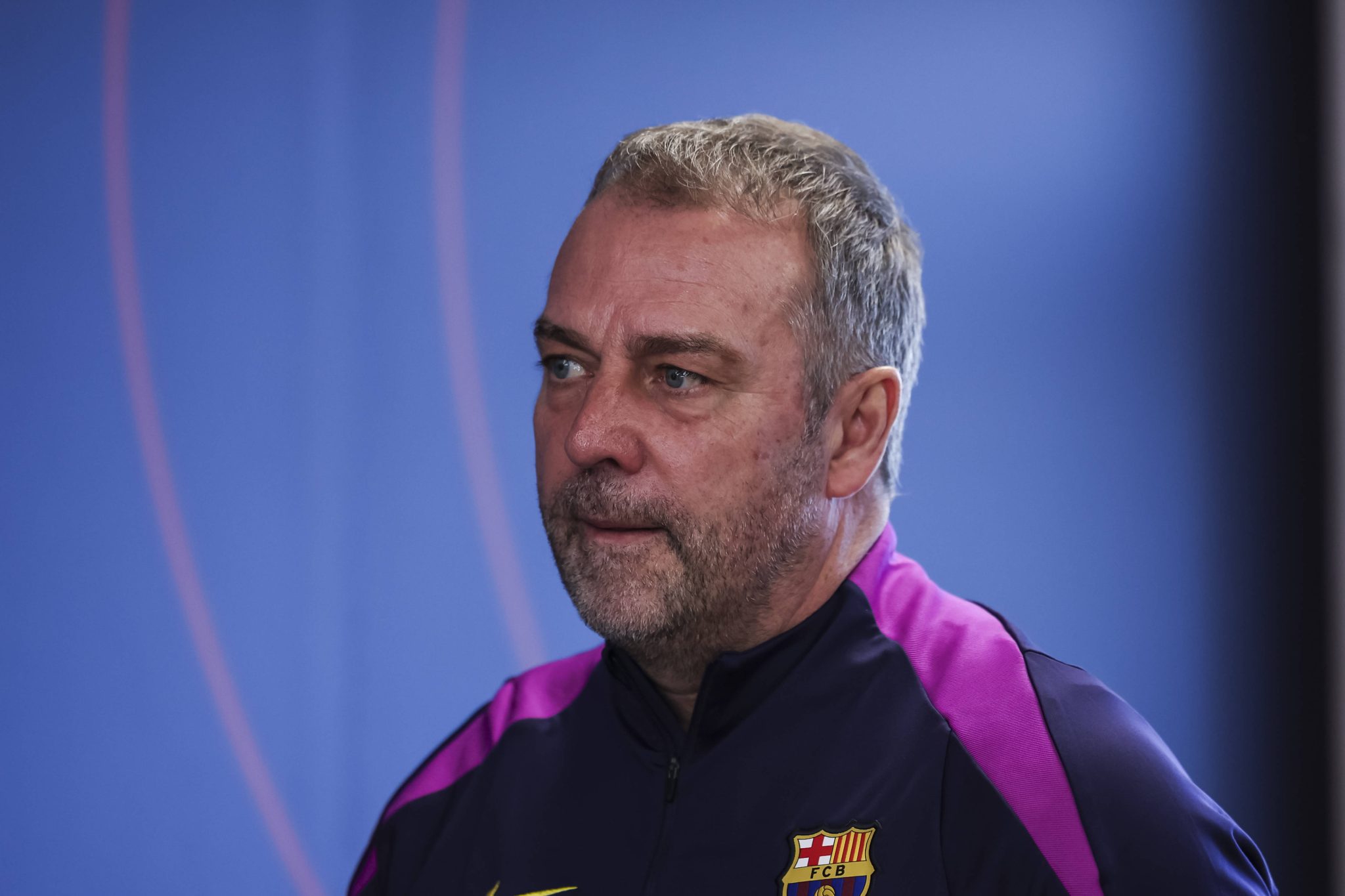 &lsquo;Decepcionado&rsquo;: Hansi Flick lamenta sa&iacute;da de jogador do Barcelona