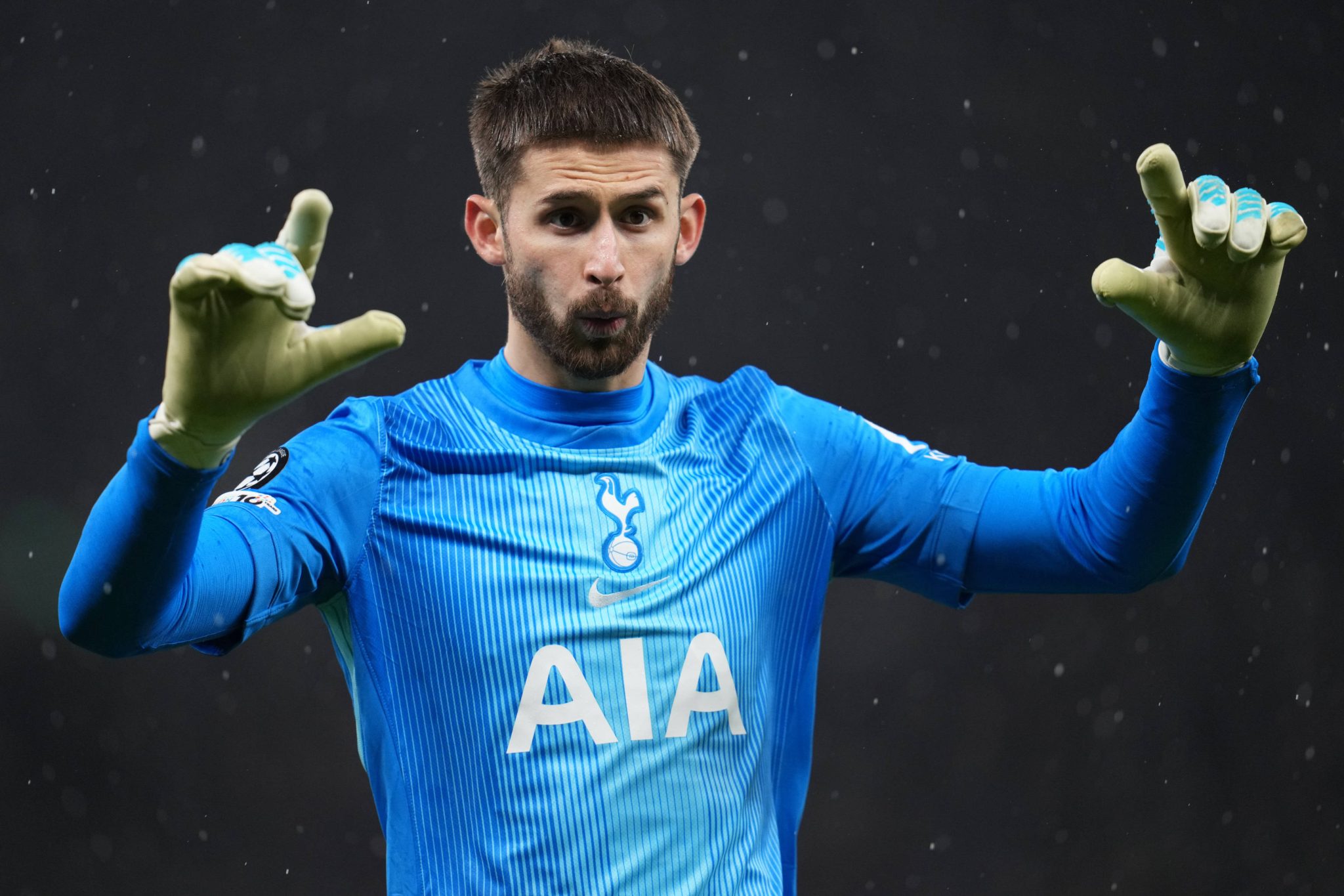 Gugliemo Vicario pelo Tottenham (Foto: Imago)